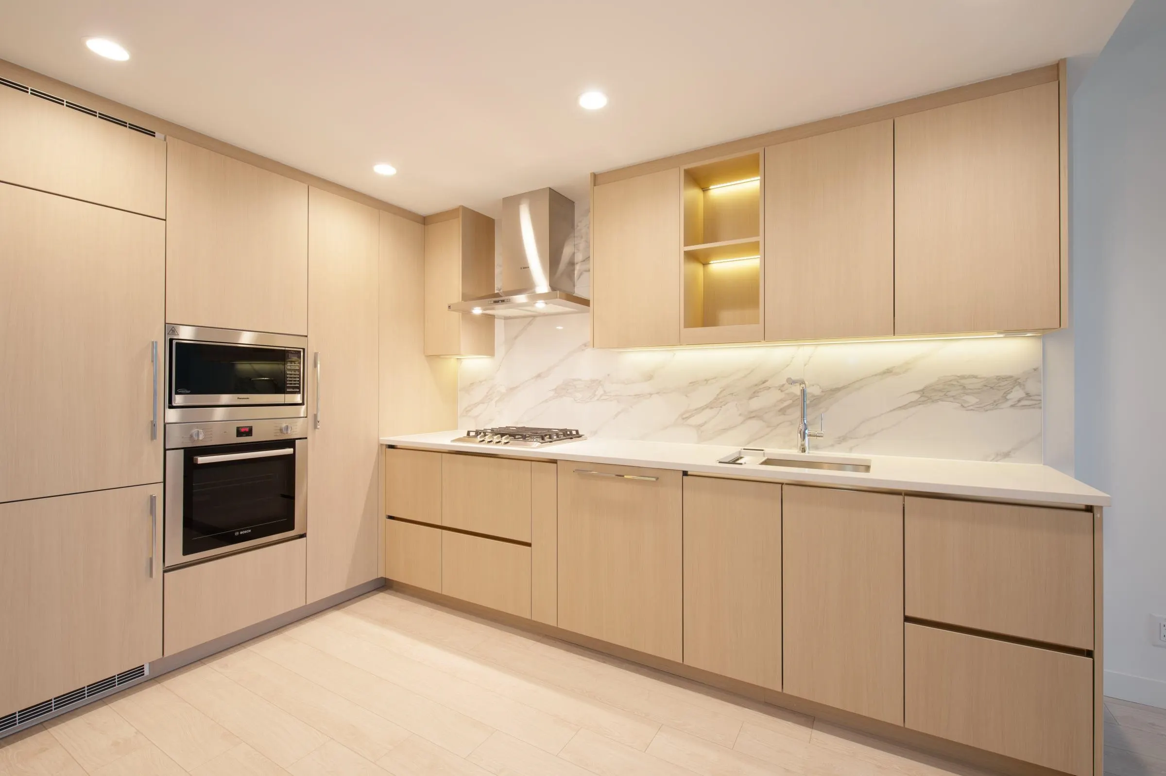 908 4880 Lougheed Highway