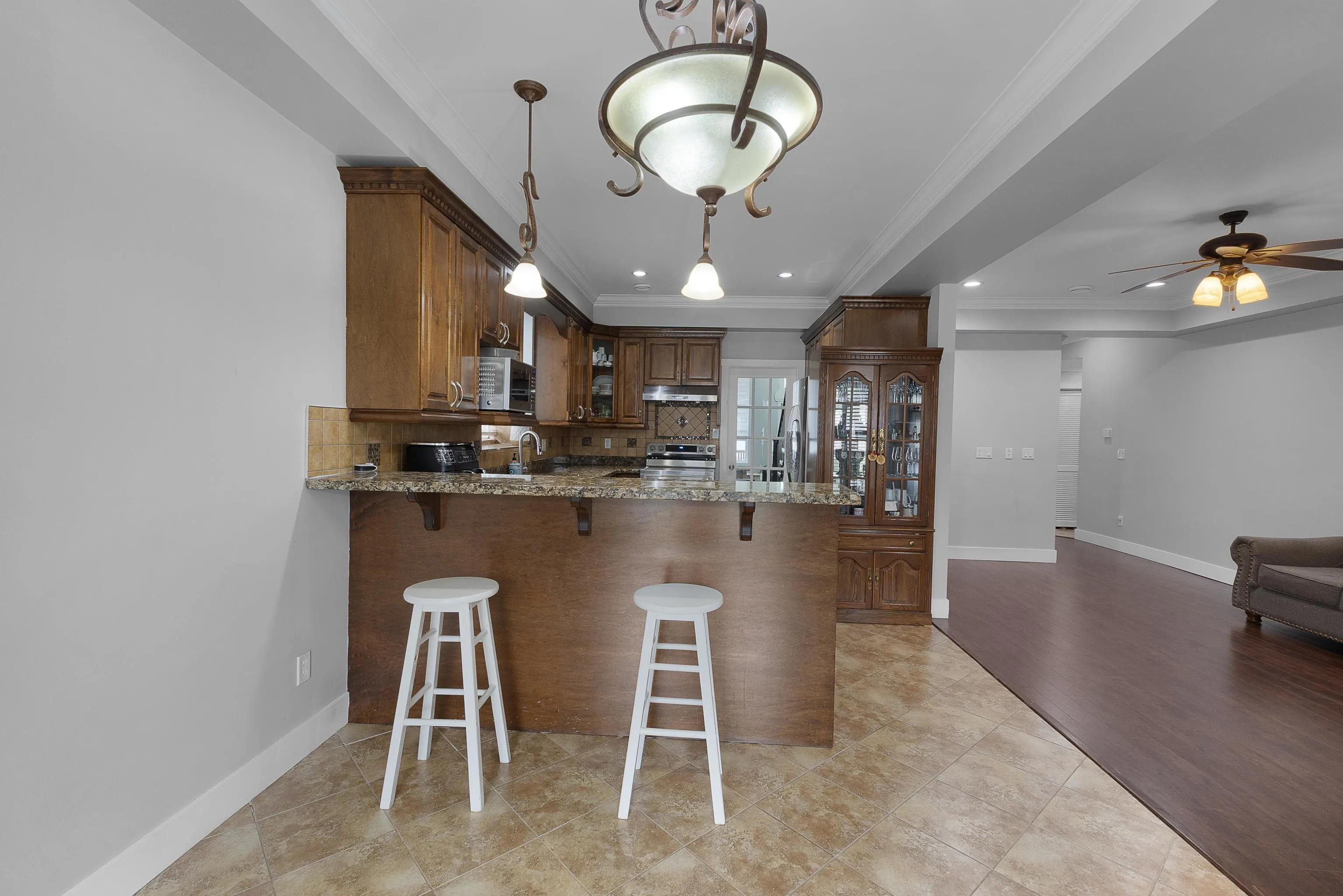27708 Lantern Avenue