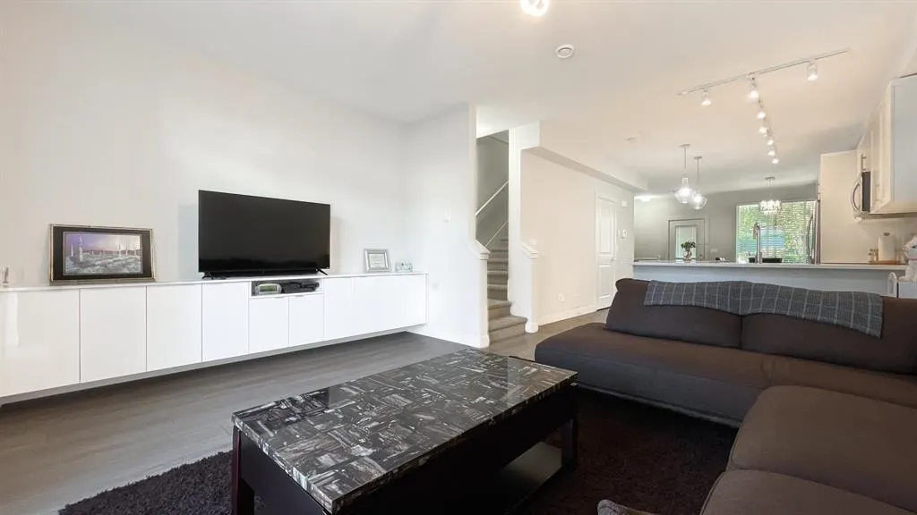 138 6030 142 Street