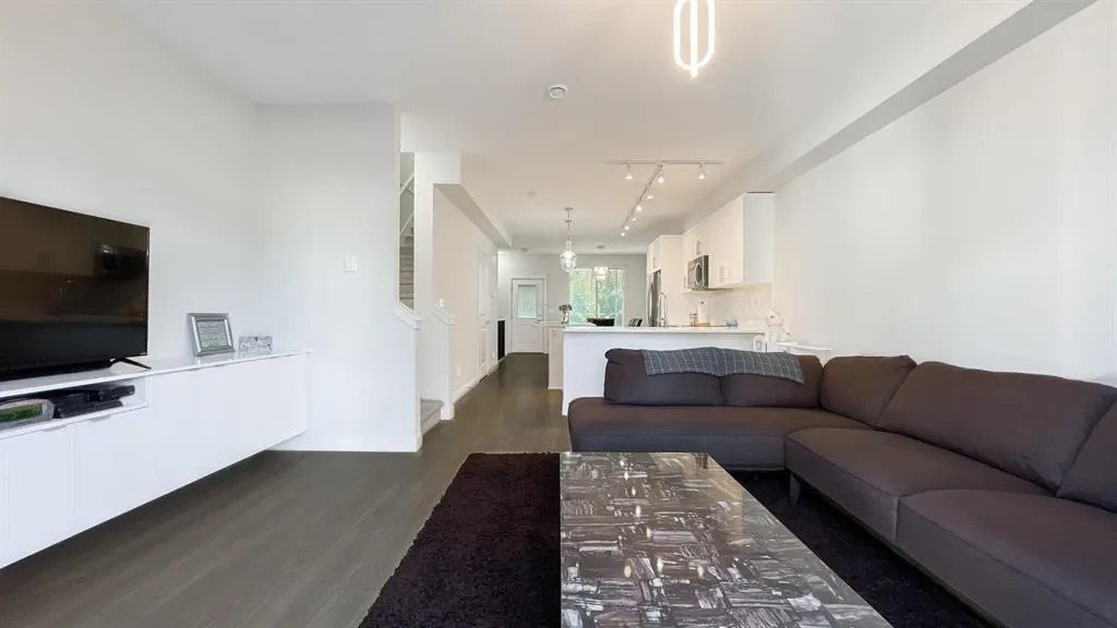 138 6030 142 Street