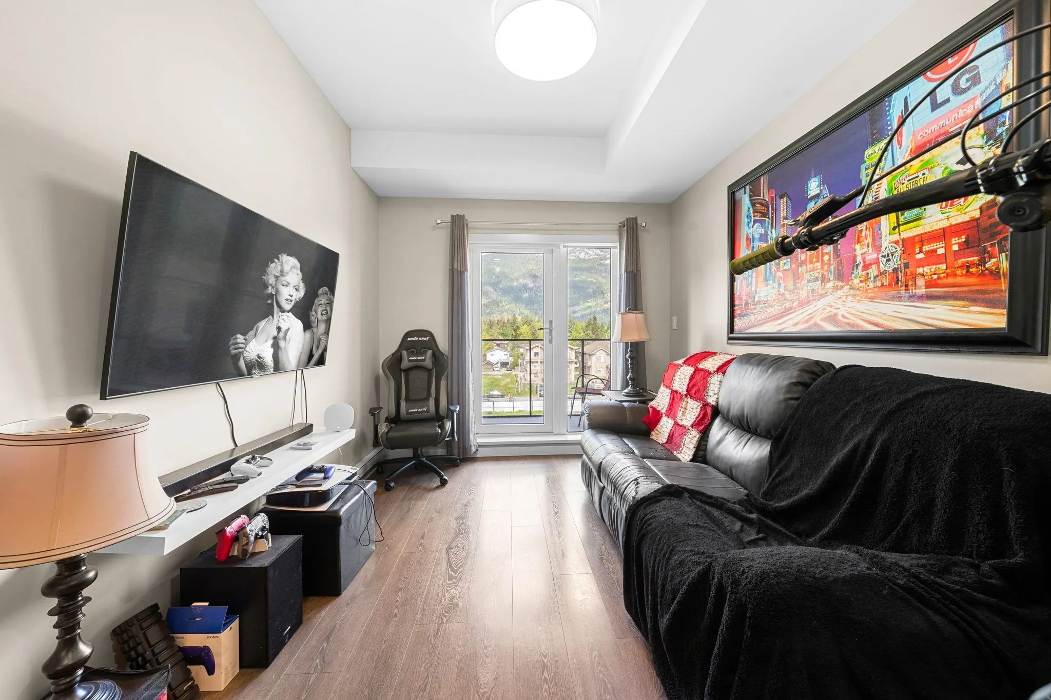 411 38033 Second Avenue