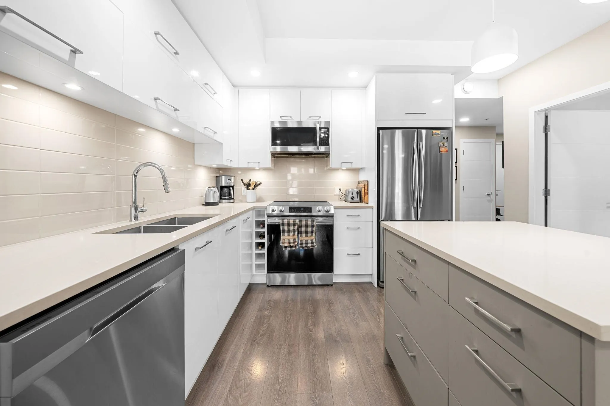 411 38033 Second Avenue