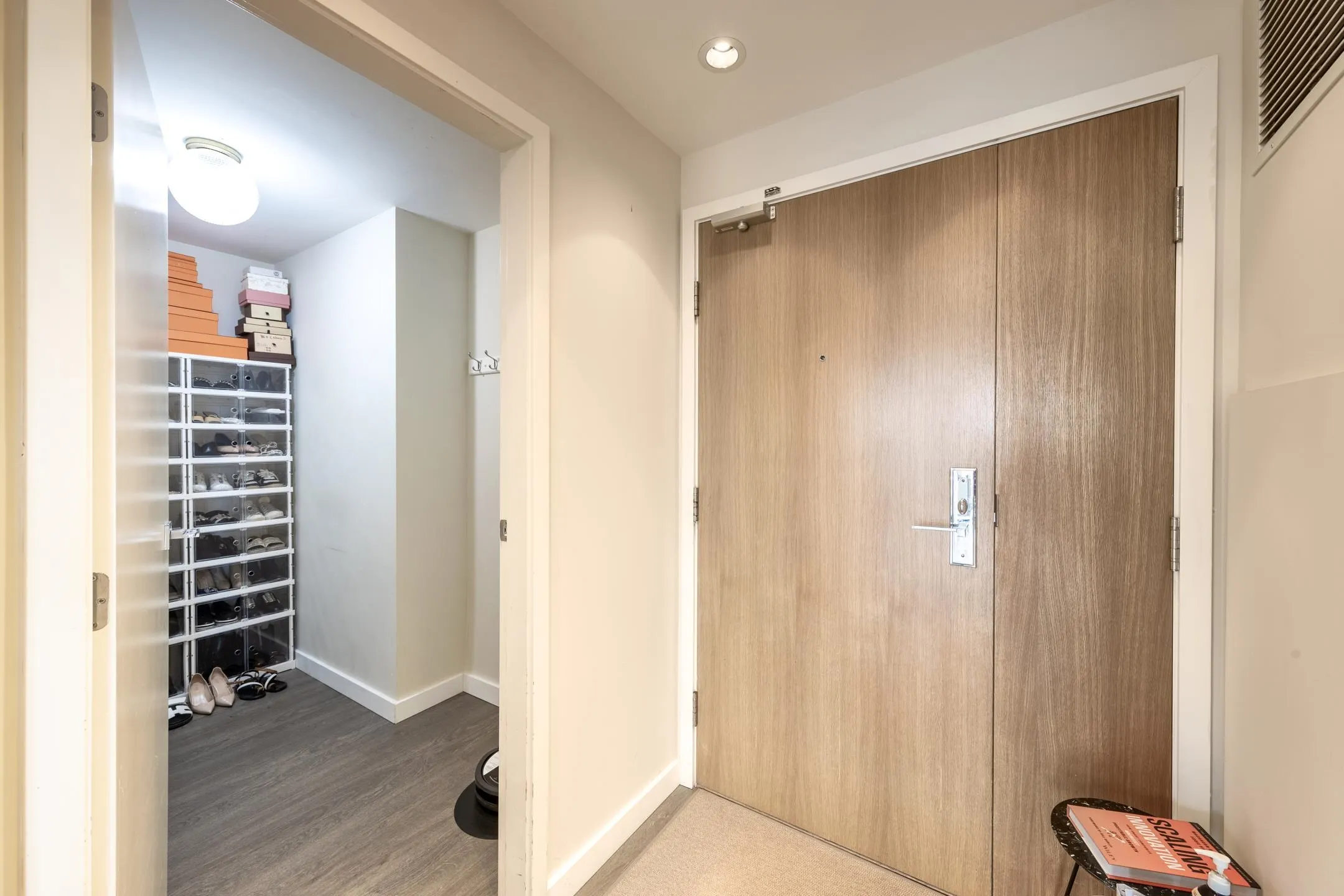 2501 8 Smithe Mews