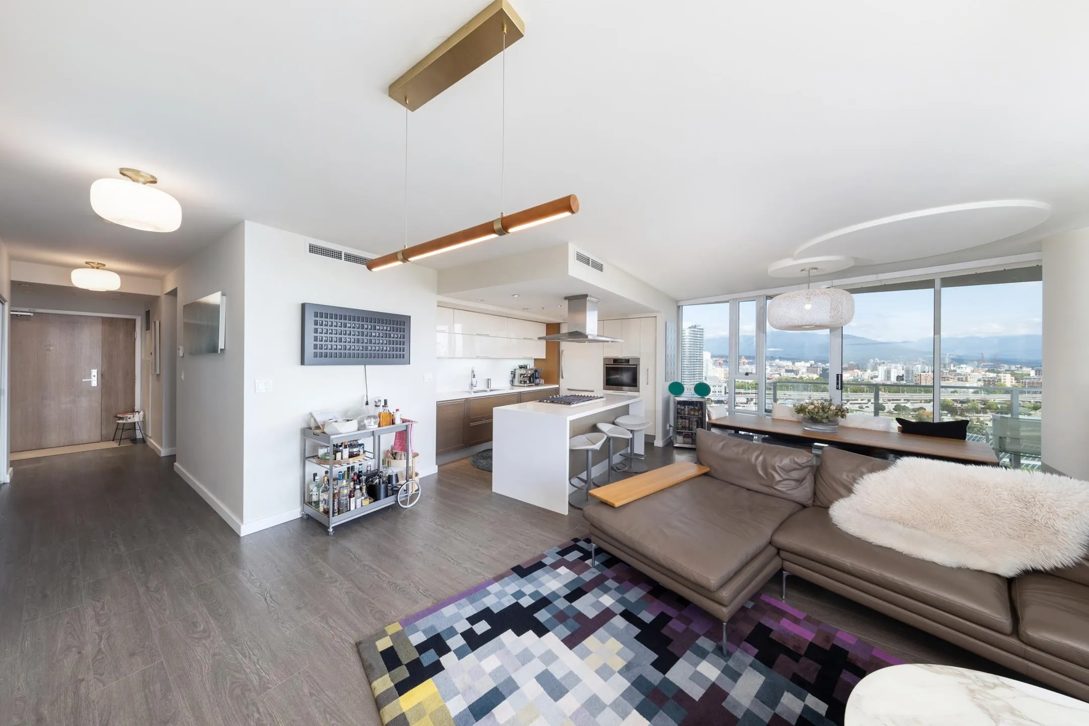 2501 8 Smithe Mews