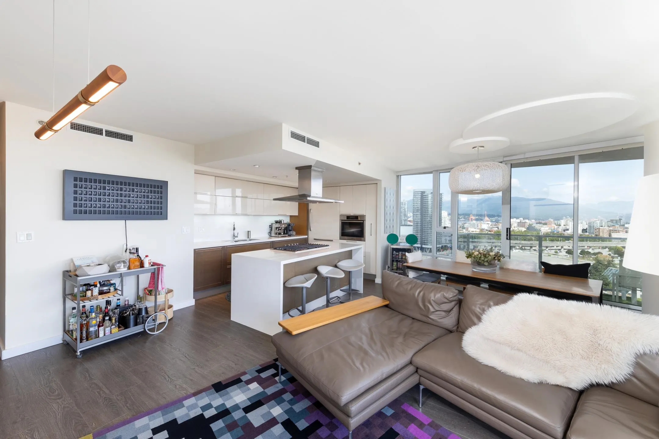 2501 8 Smithe Mews