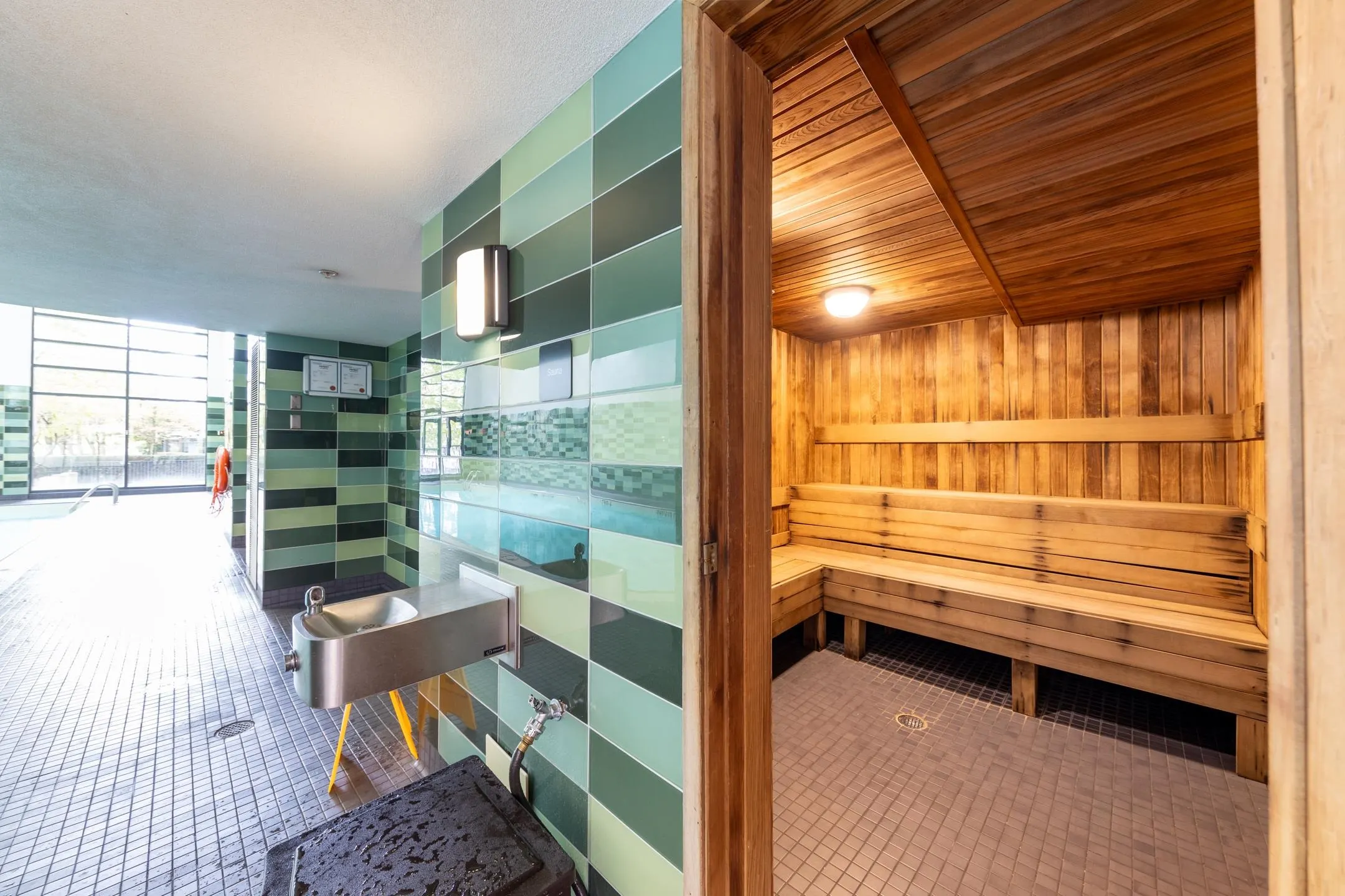 2501 8 Smithe Mews