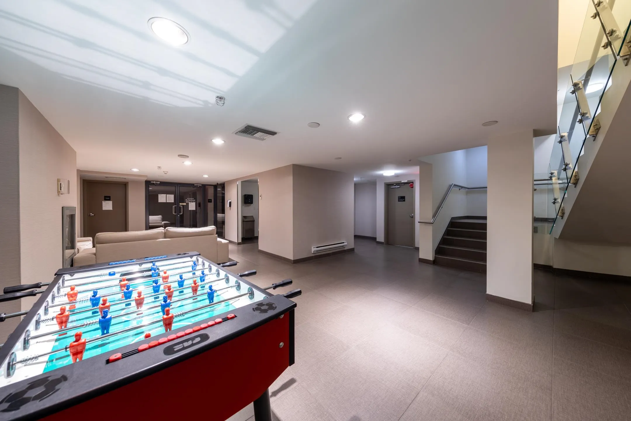 2501 8 Smithe Mews