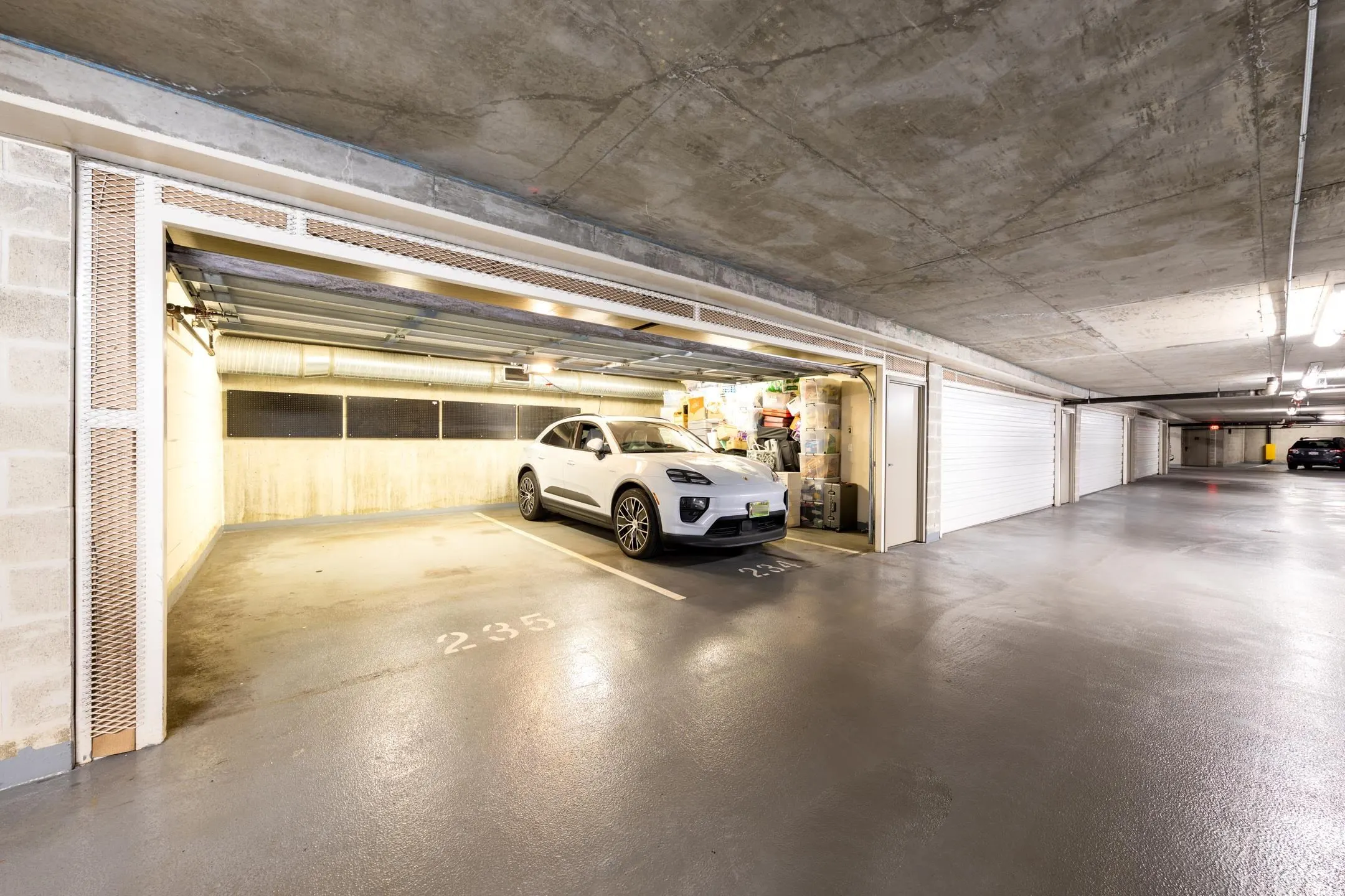 2501 8 Smithe Mews
