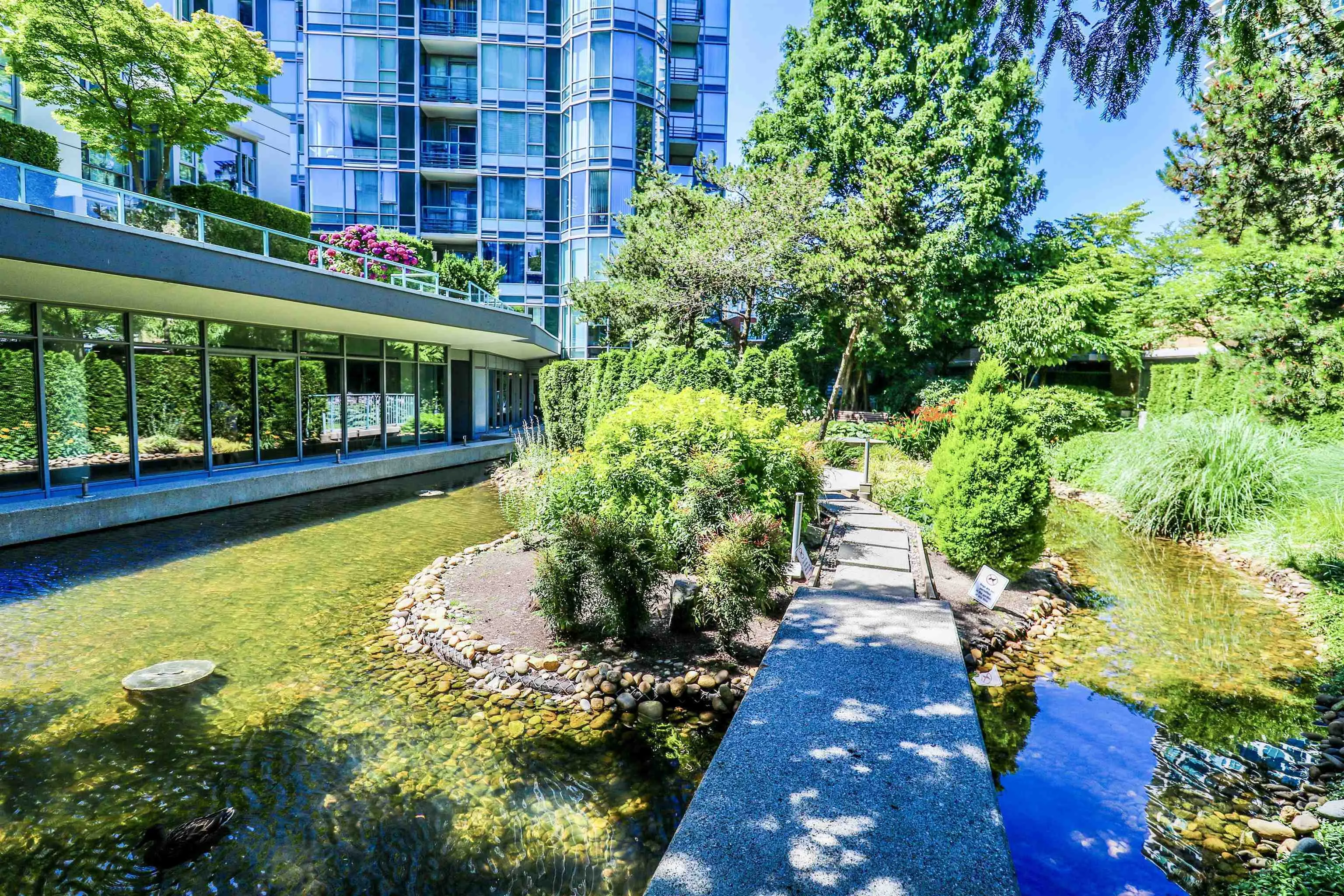 707 1067 Marinaside Crescent