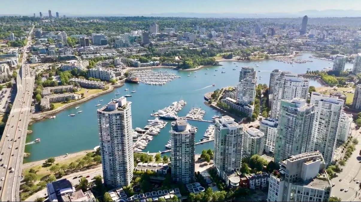 707 1067 Marinaside Crescent