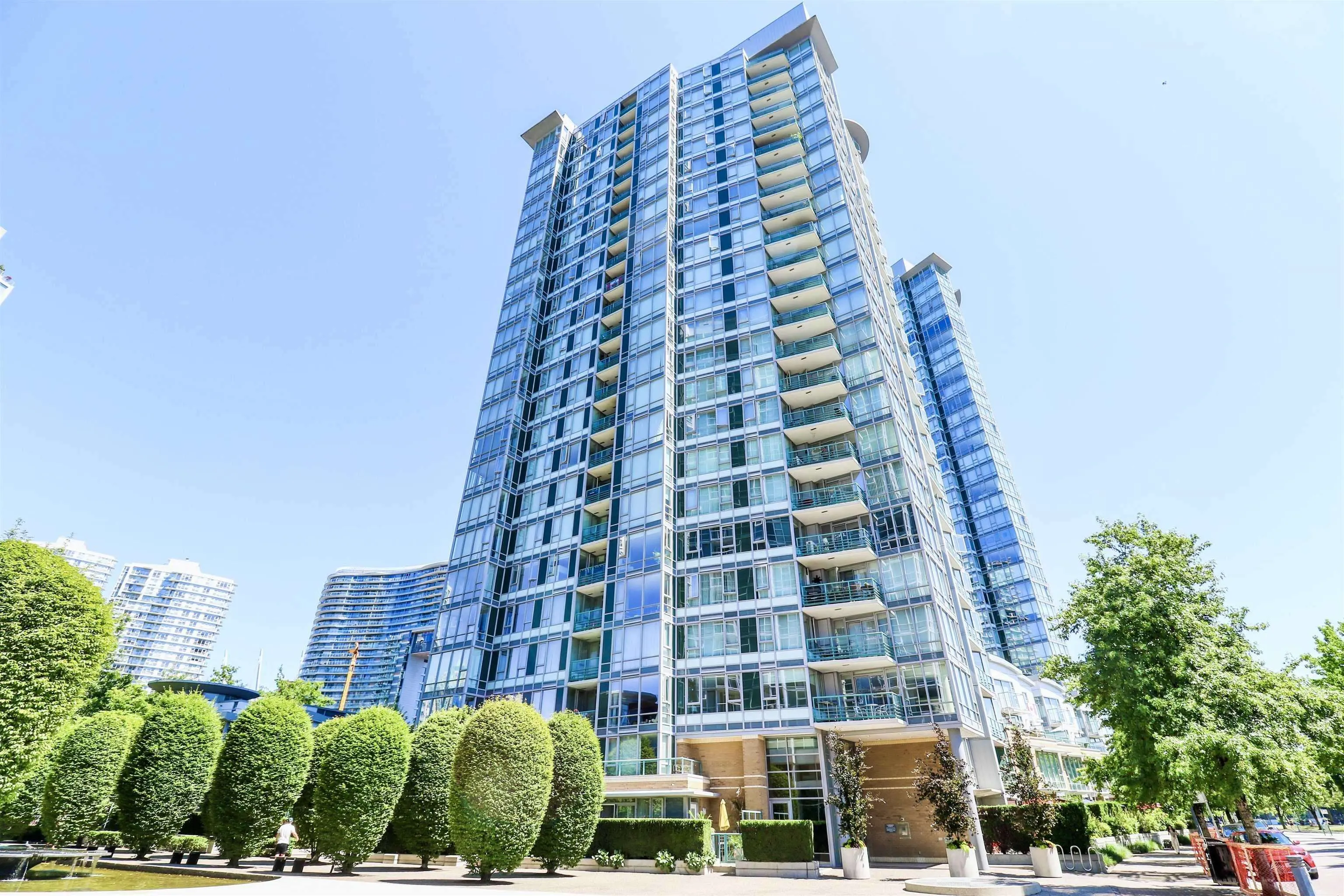 707 1067 Marinaside Crescent