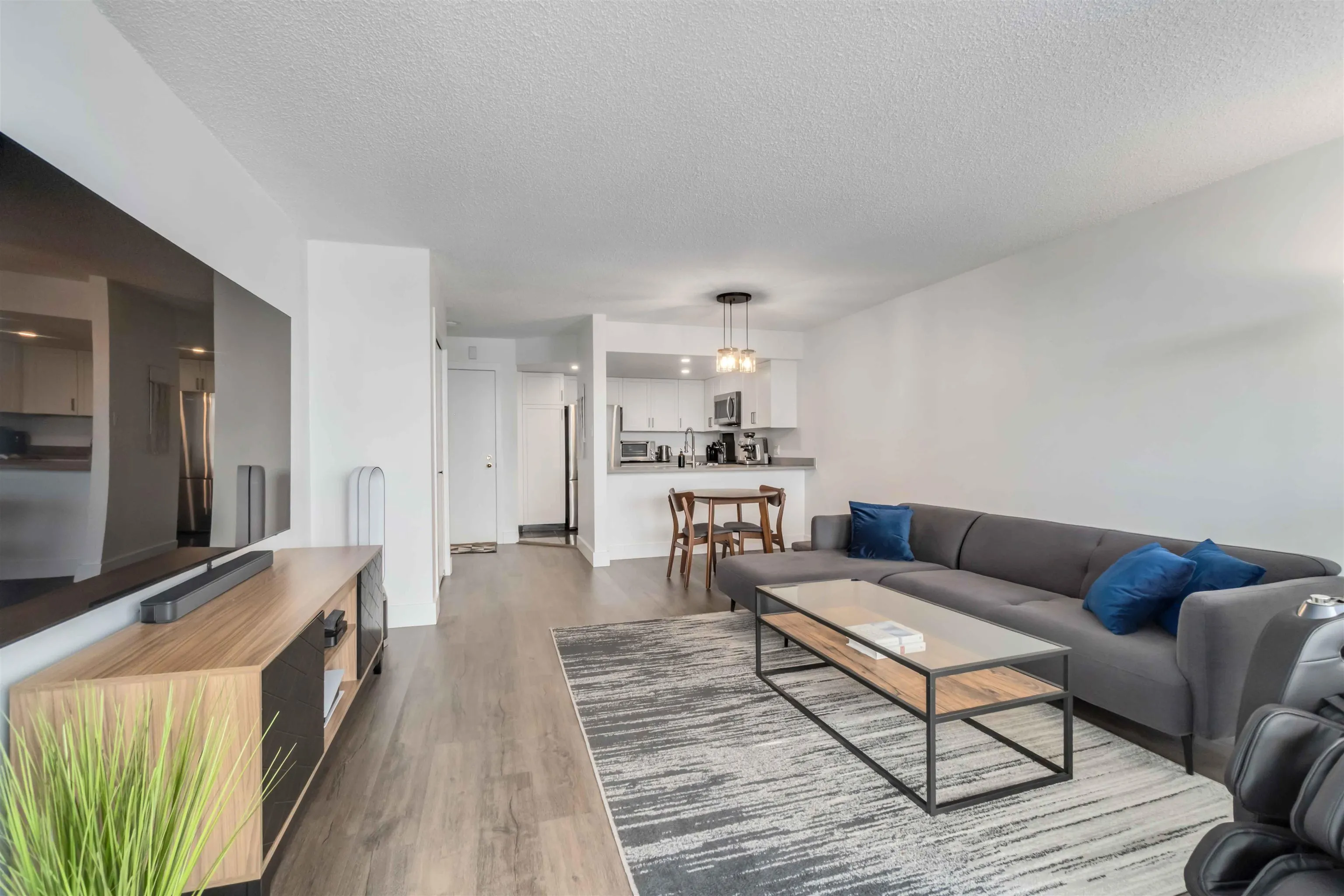 405 1045 Quayside Drive