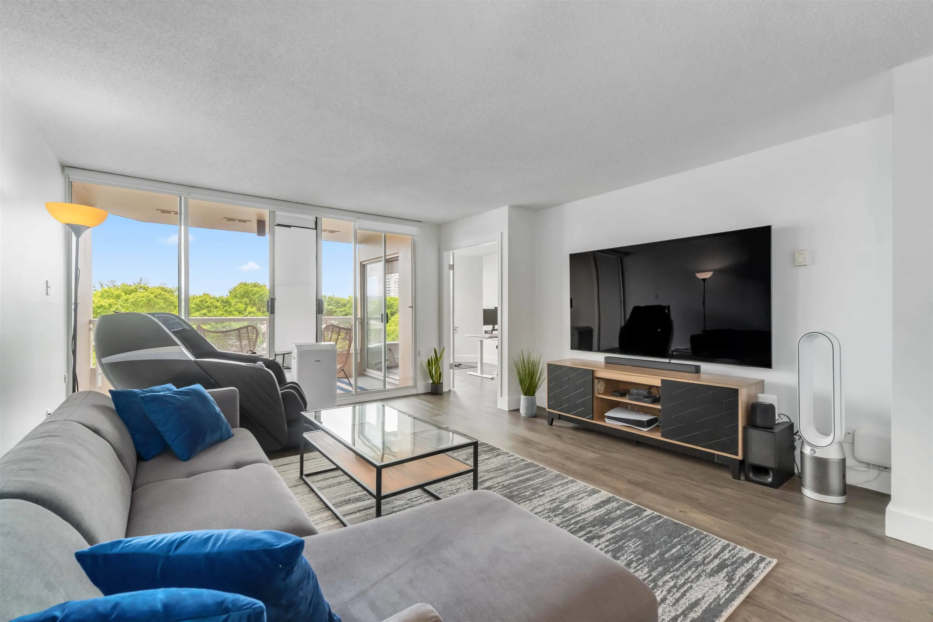 405 1045 Quayside Drive