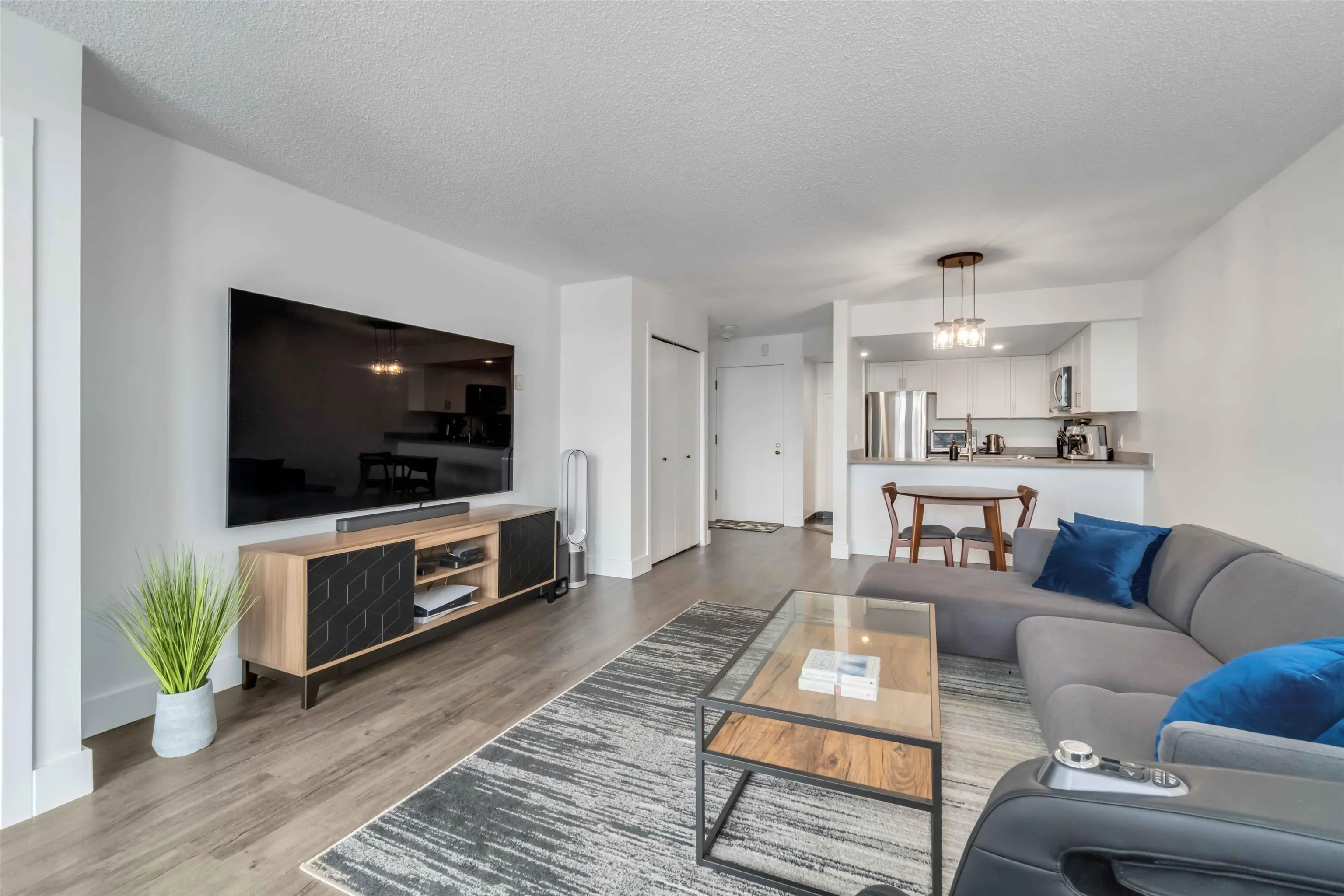 405 1045 Quayside Drive