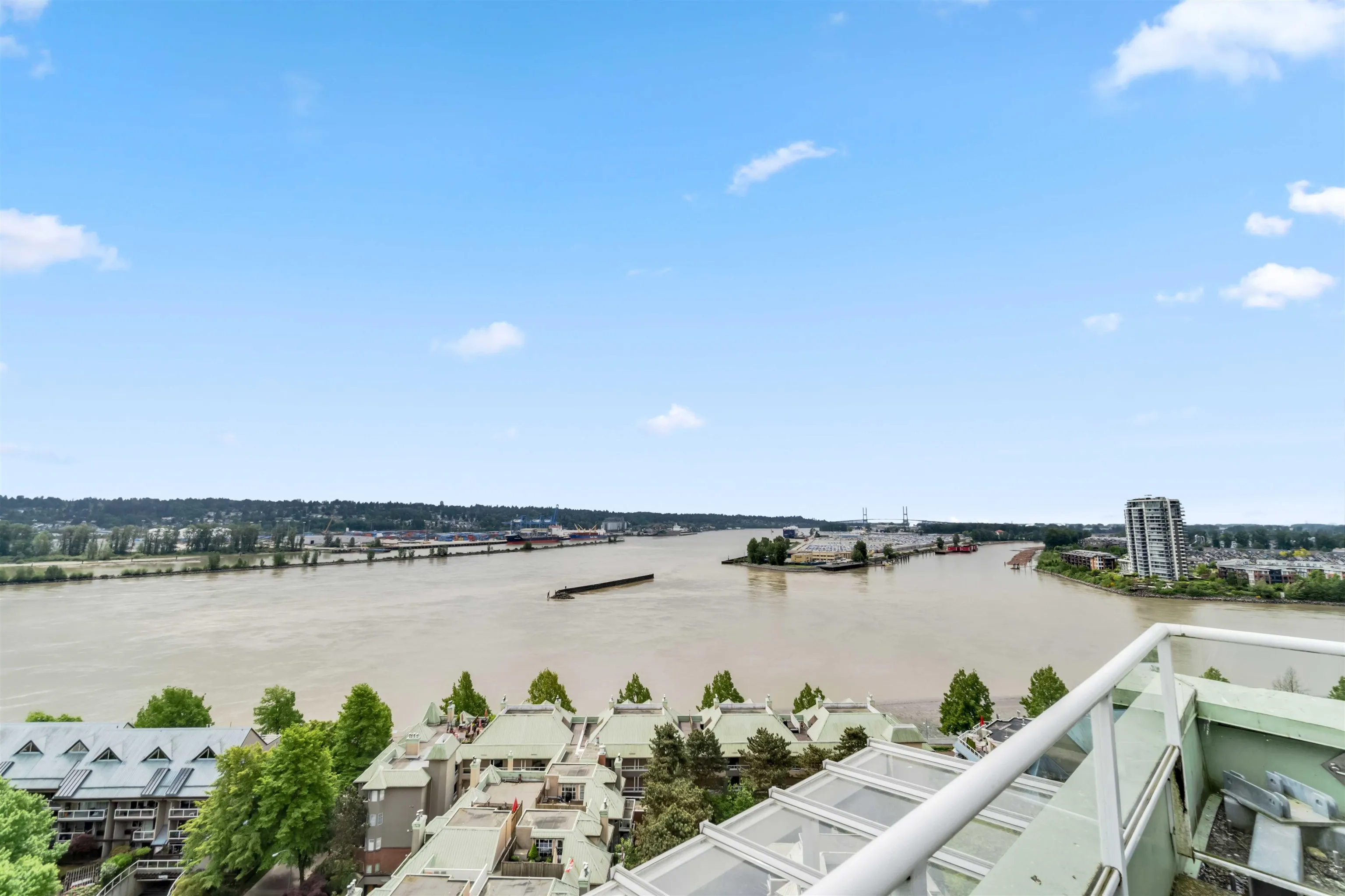 405 1045 Quayside Drive
