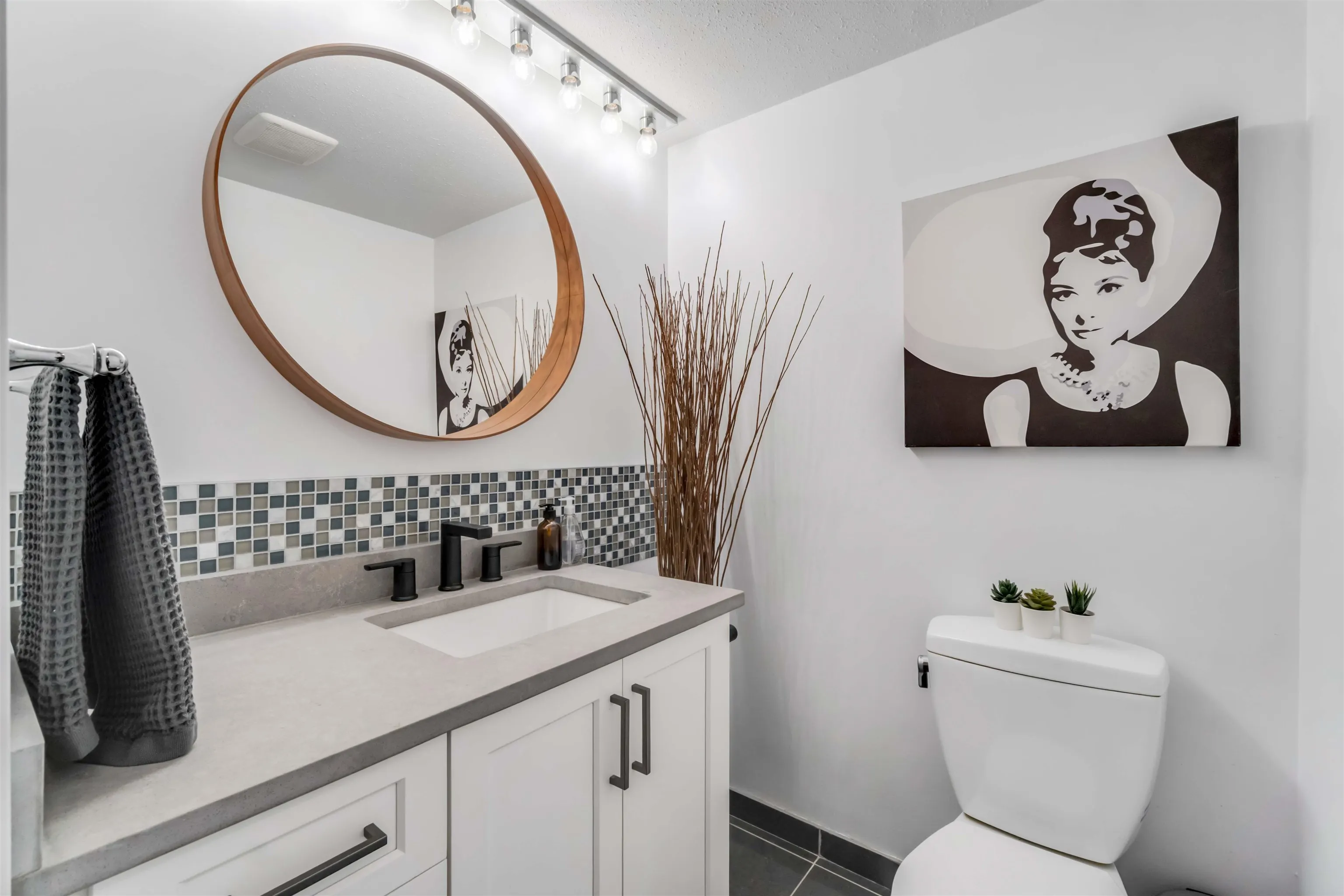 405 1045 Quayside Drive