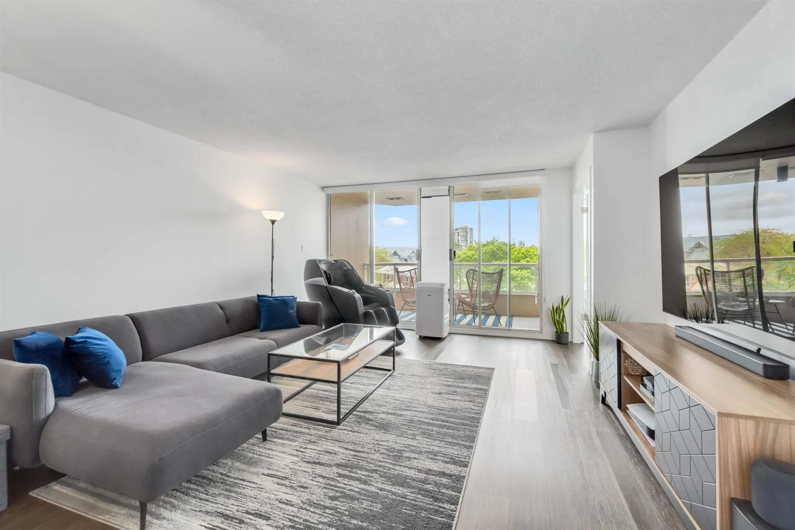 405 1045 Quayside Drive