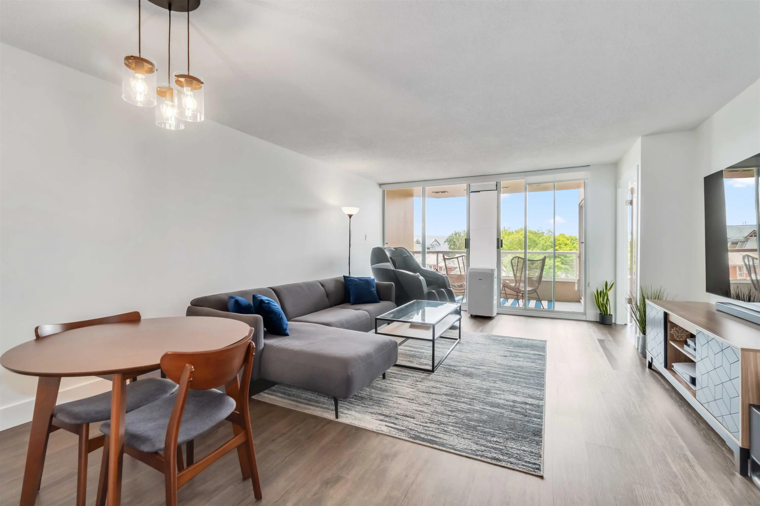 405 1045 Quayside Drive