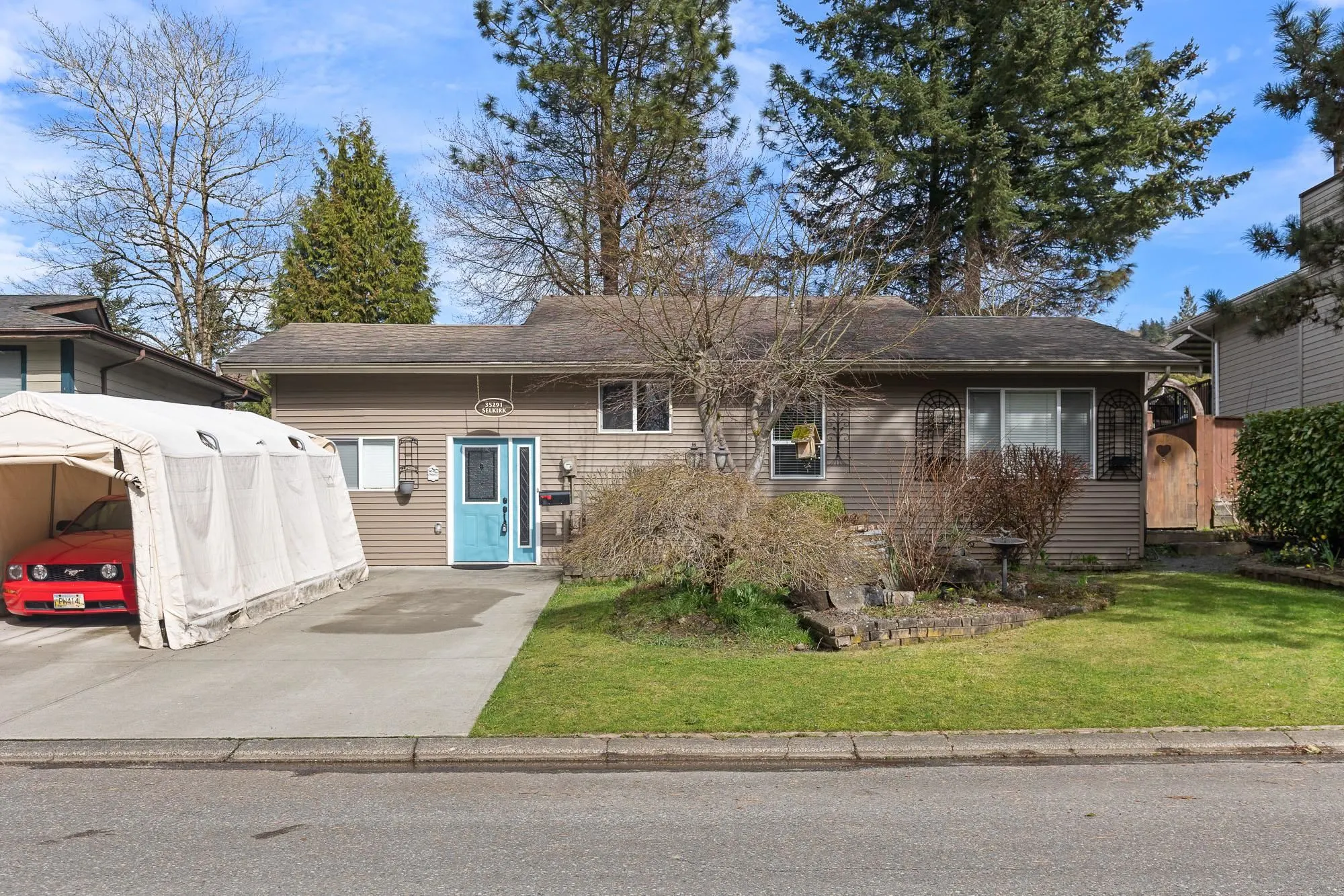 35291 Selkirk Avenue
