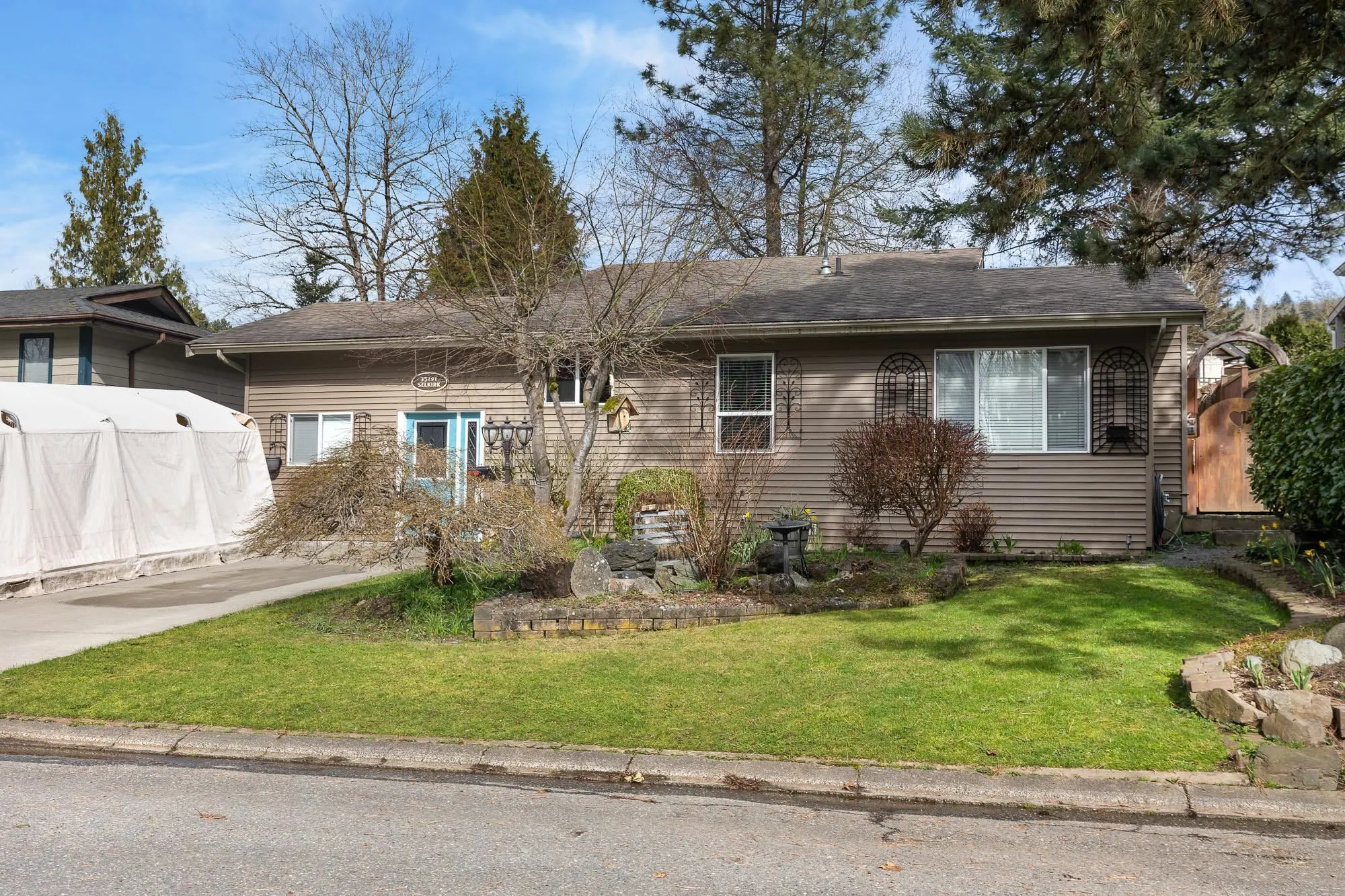 35291 Selkirk Avenue