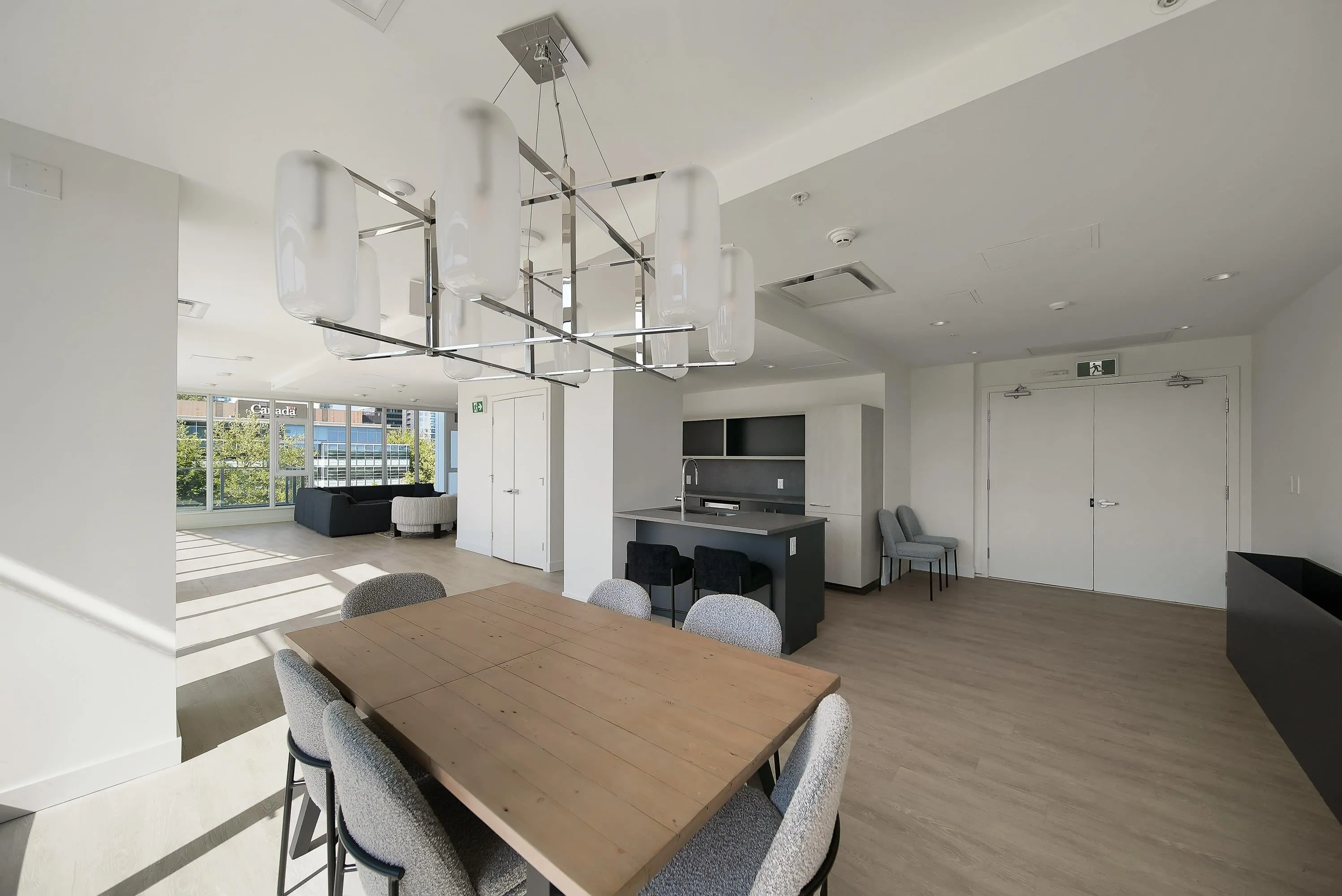 1808 9675 King George Boulevard