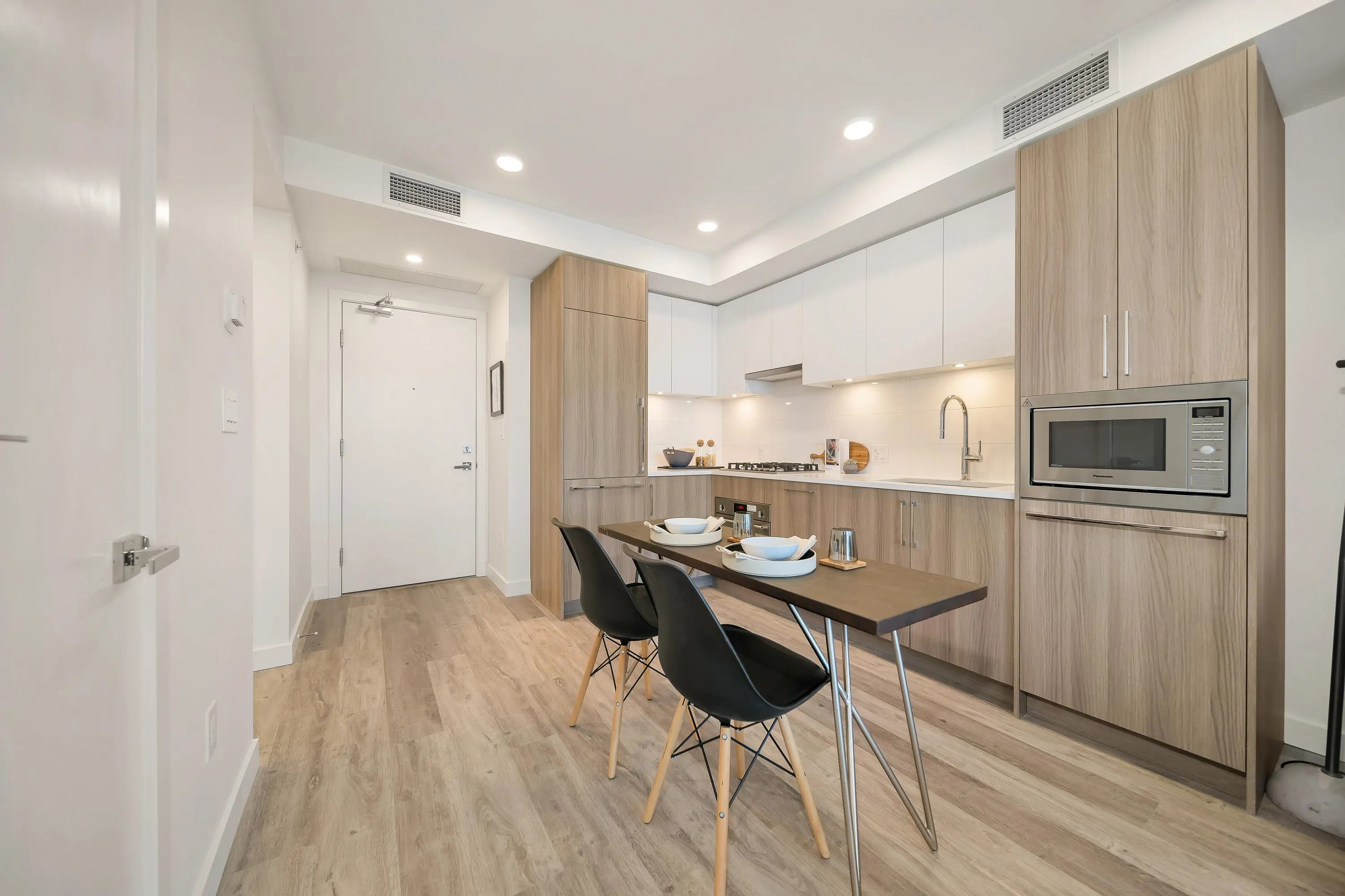 1808 9675 King George Boulevard