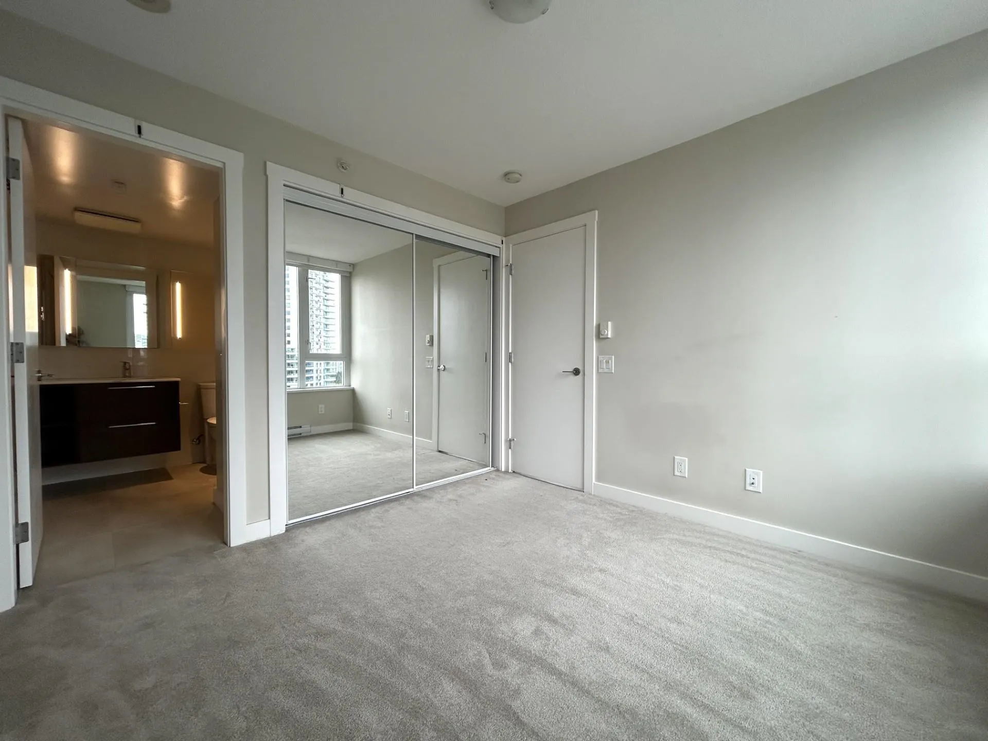 1707 570 Emerson Street
