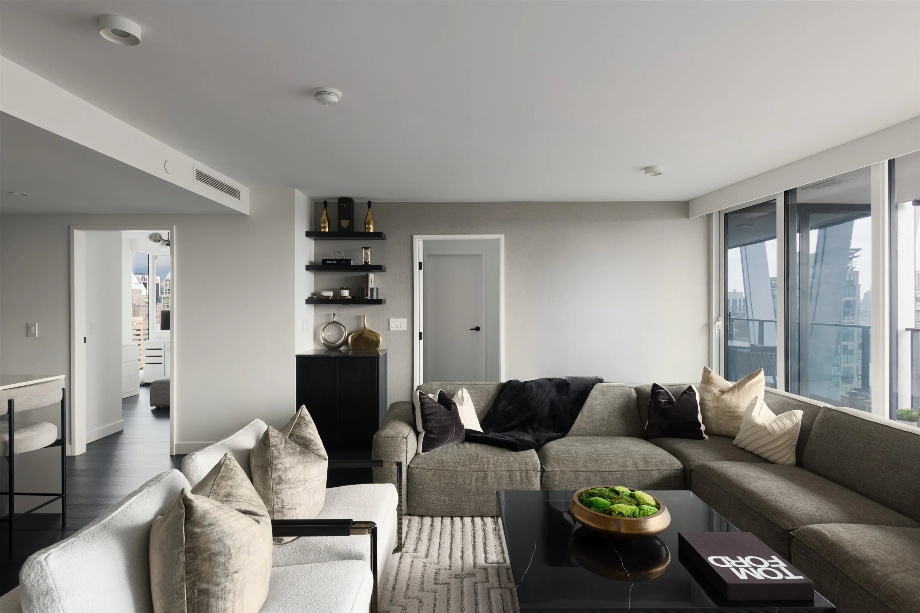 2504 1111 Richards Street