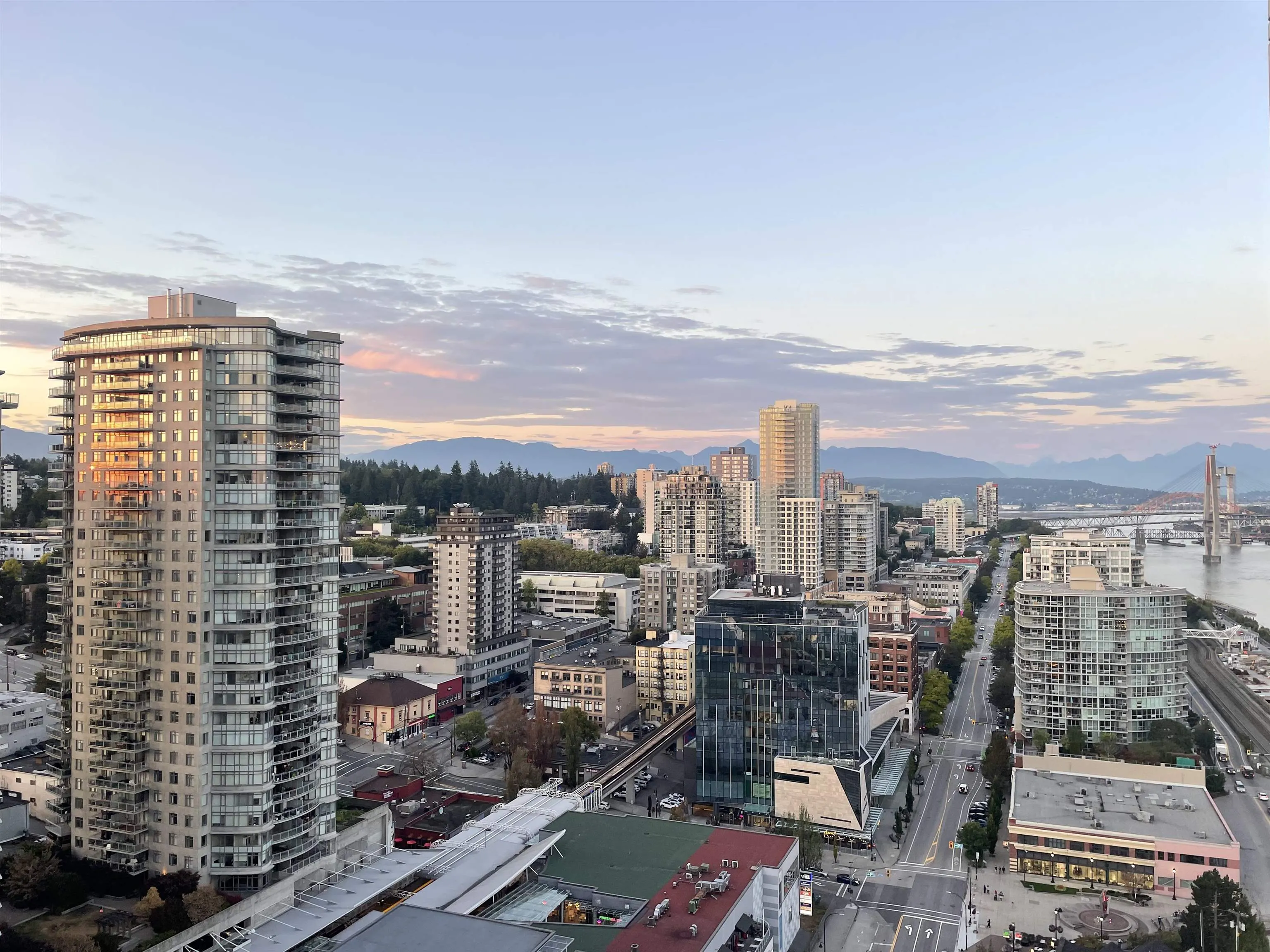2810 908 Quayside Drive