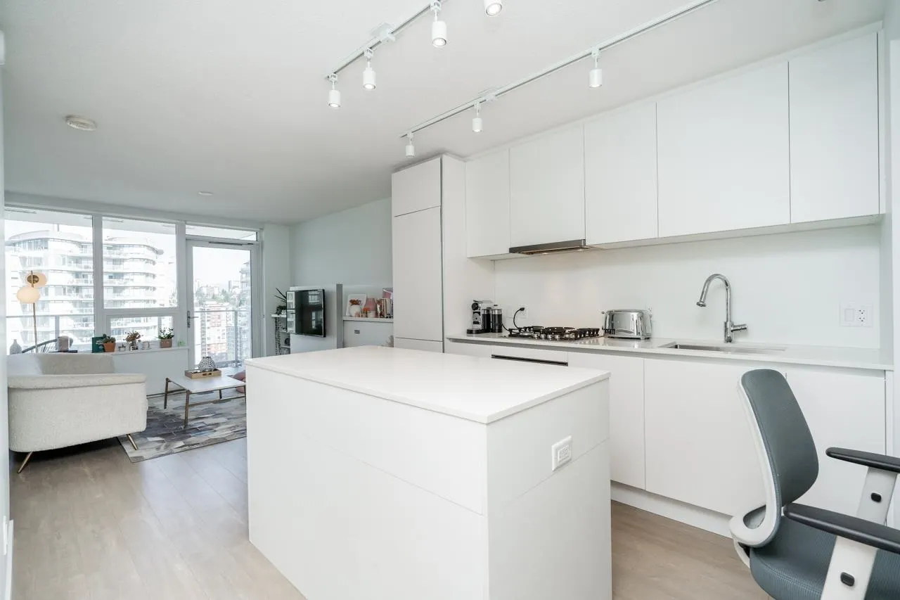 2810 908 Quayside Drive