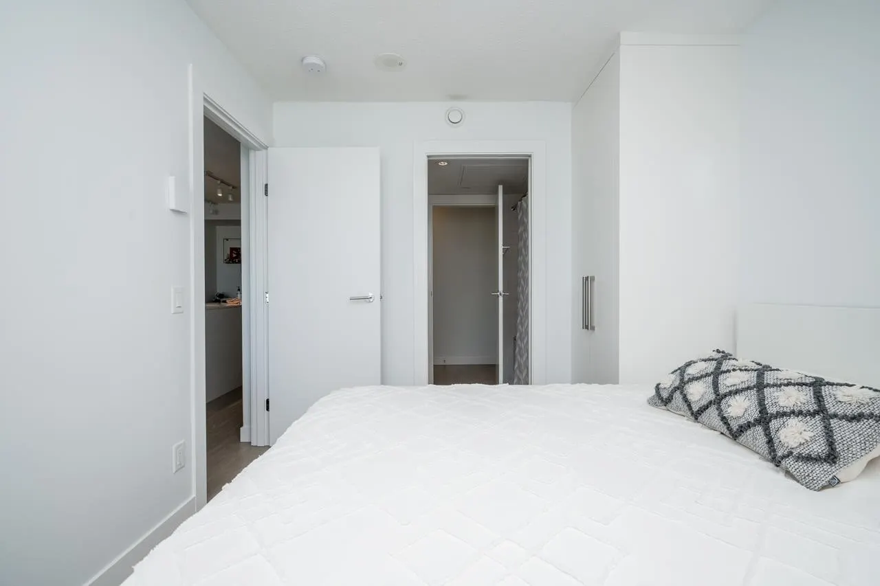 2810 908 Quayside Drive