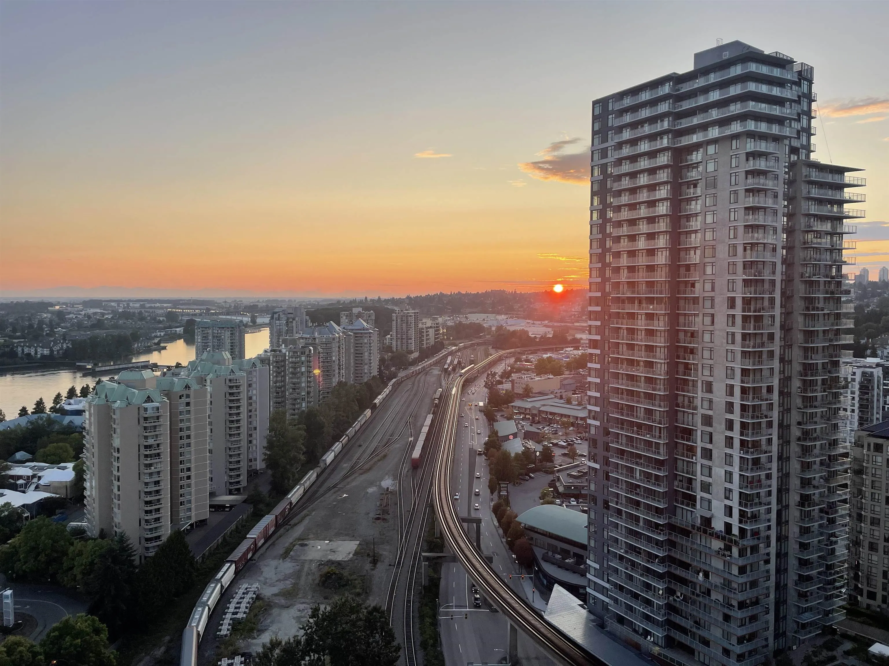 2810 908 Quayside Drive