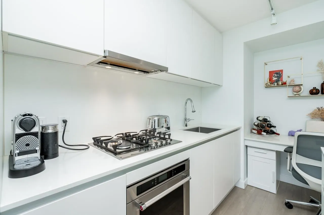 2810 908 Quayside Drive