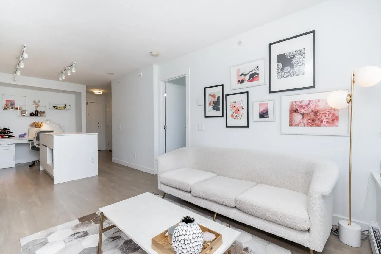 2810 908 Quayside Drive