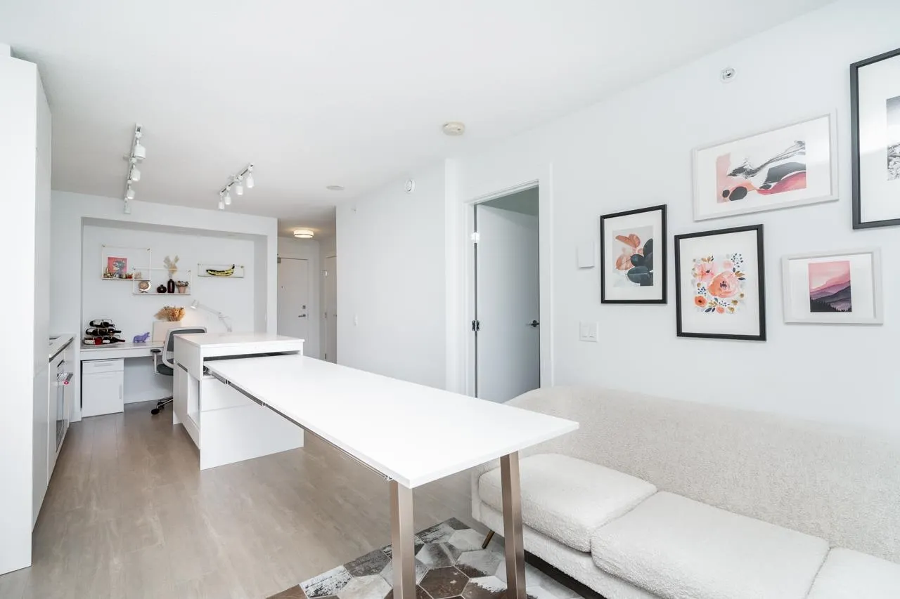 2810 908 Quayside Drive