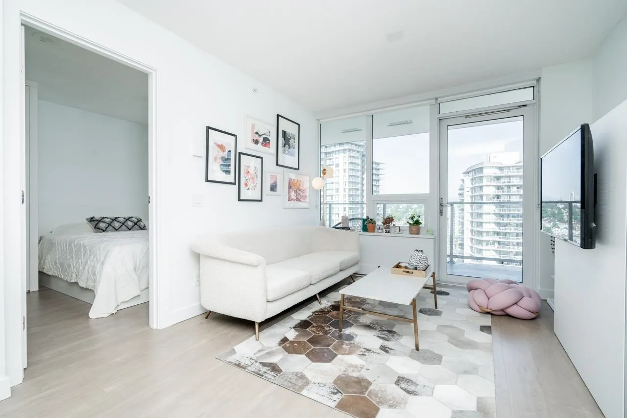 2810 908 Quayside Drive