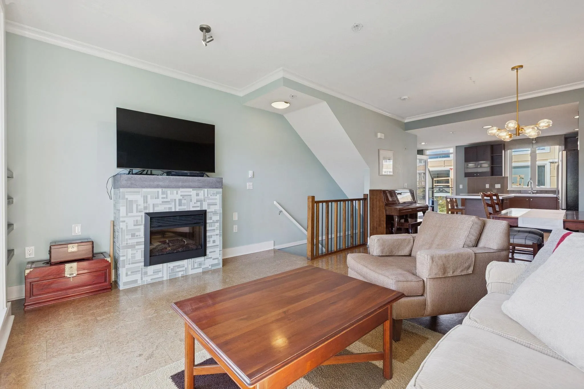 22 728 W 14th Street