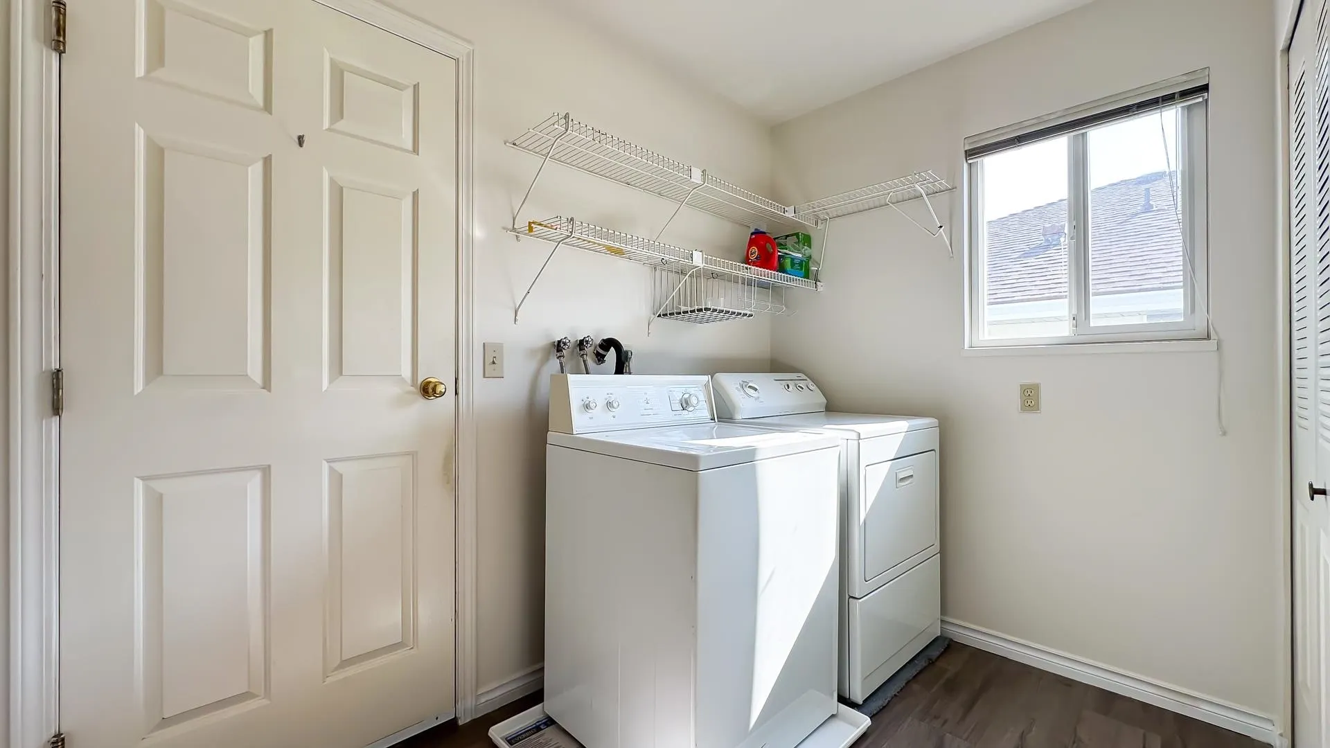 2739 Goldstream Crescent