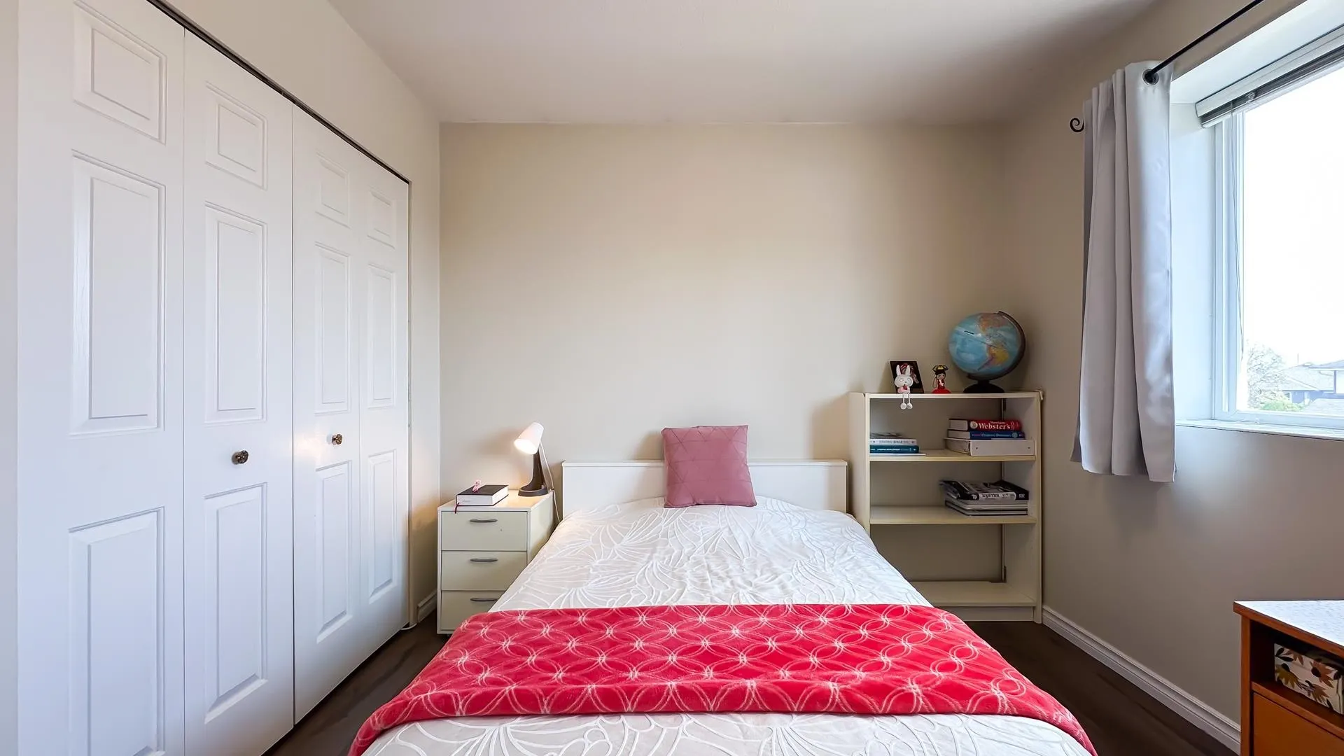 2739 Goldstream Crescent