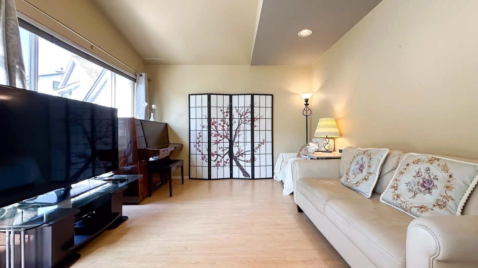 2739 Goldstream Crescent