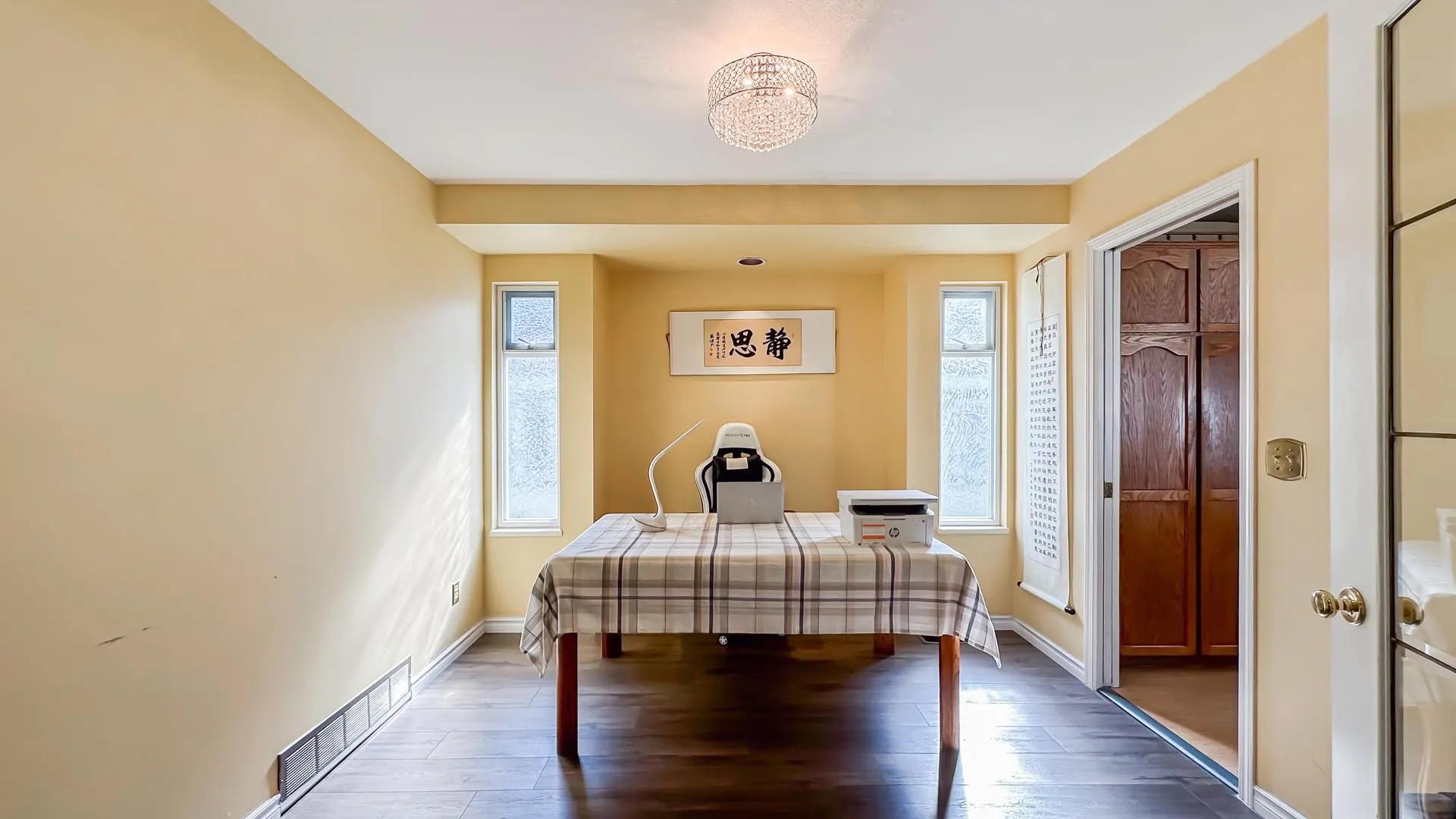 2739 Goldstream Crescent