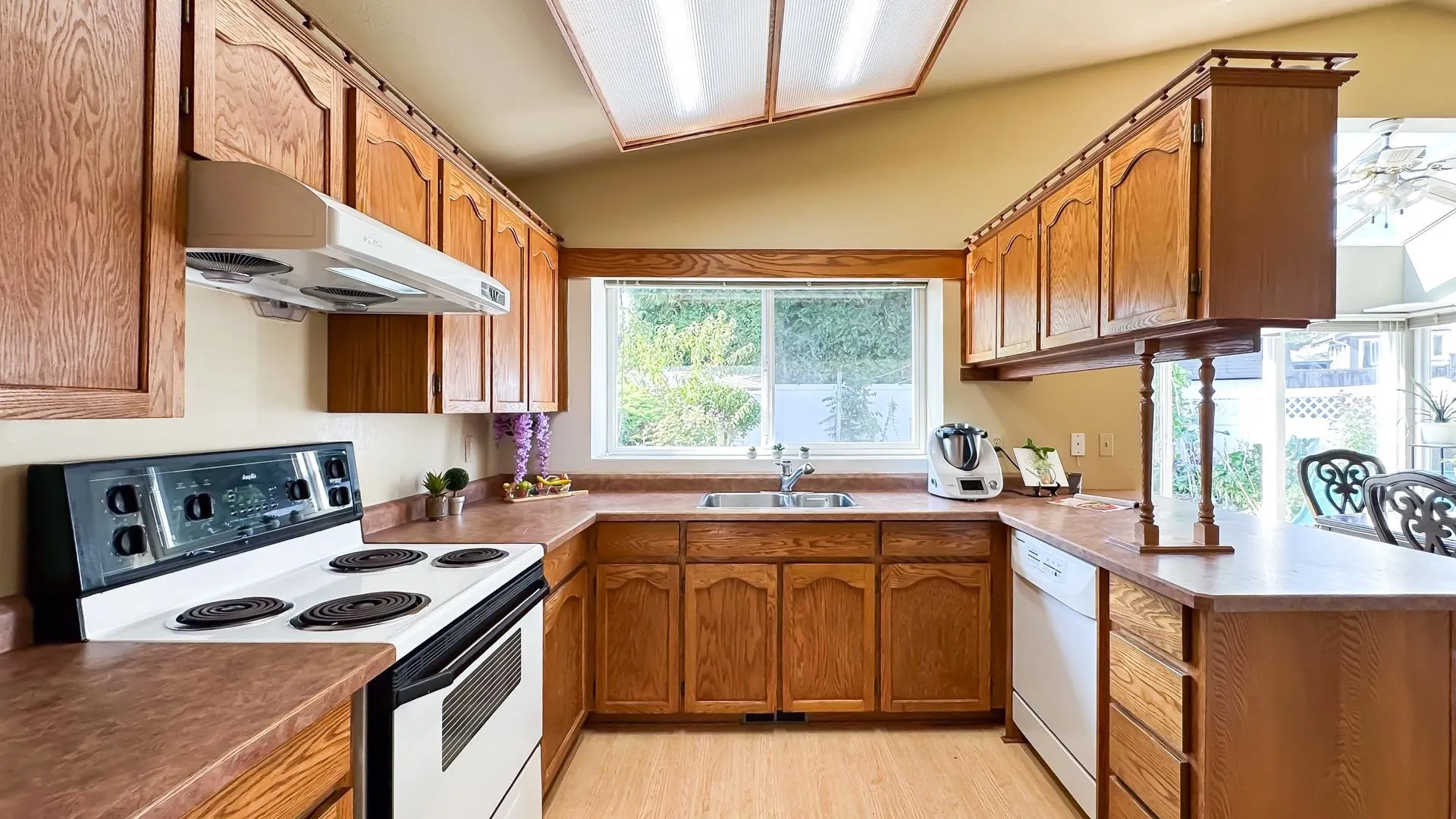2739 Goldstream Crescent
