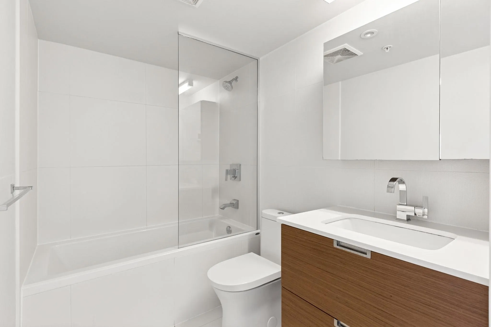 416 1635 West 3rd Avenue