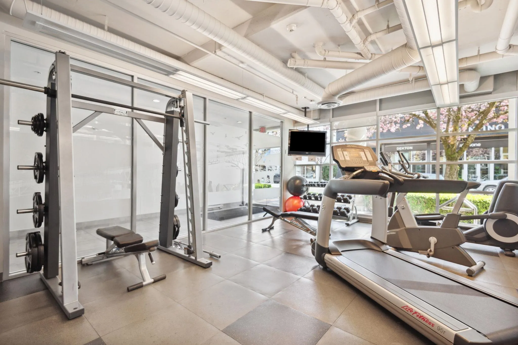 416 1635 West 3rd Avenue