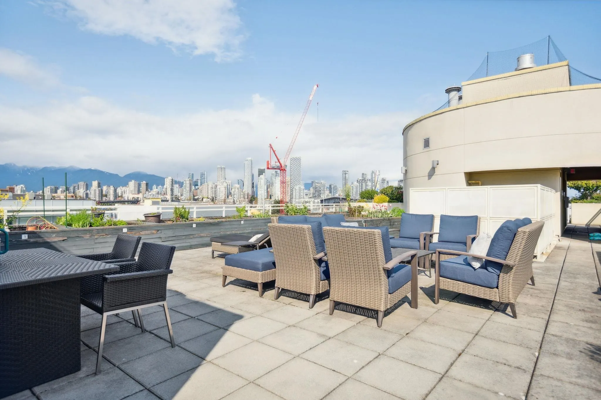 416 1635 West 3rd Avenue