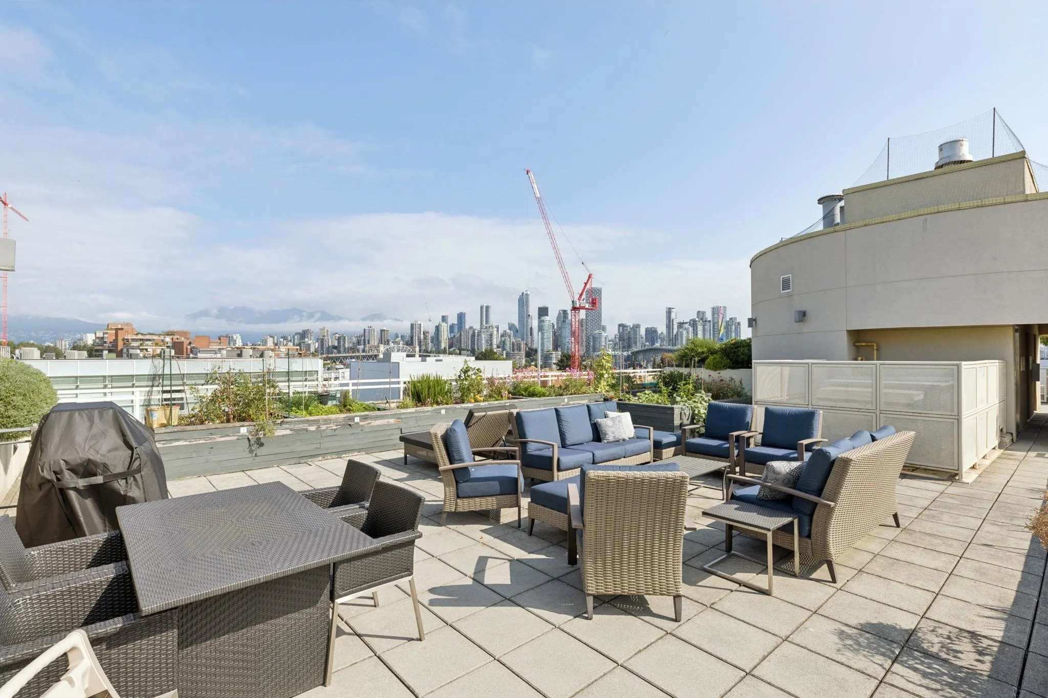 416 1635 West 3rd Avenue