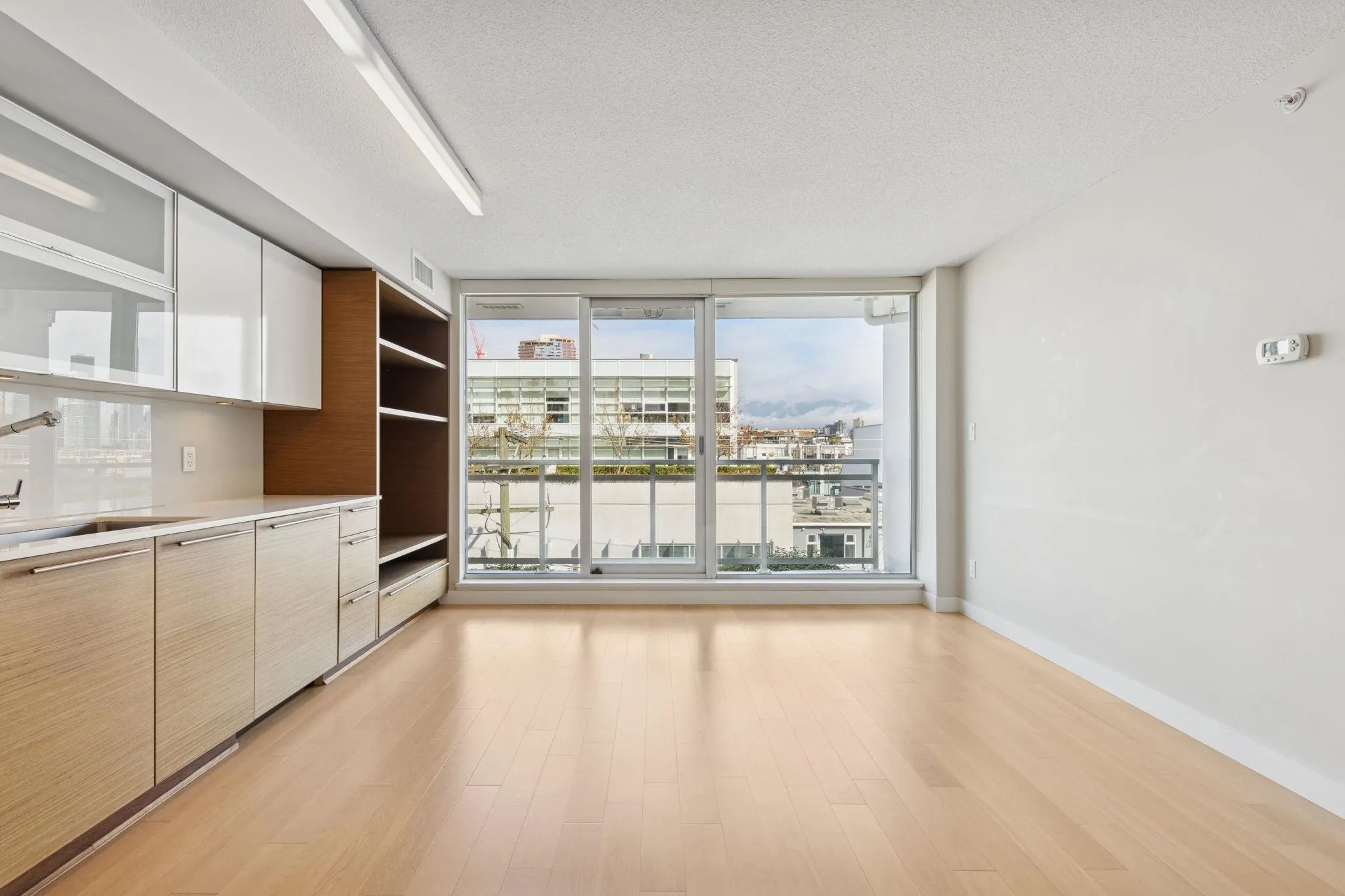 416 1635 West 3rd Avenue