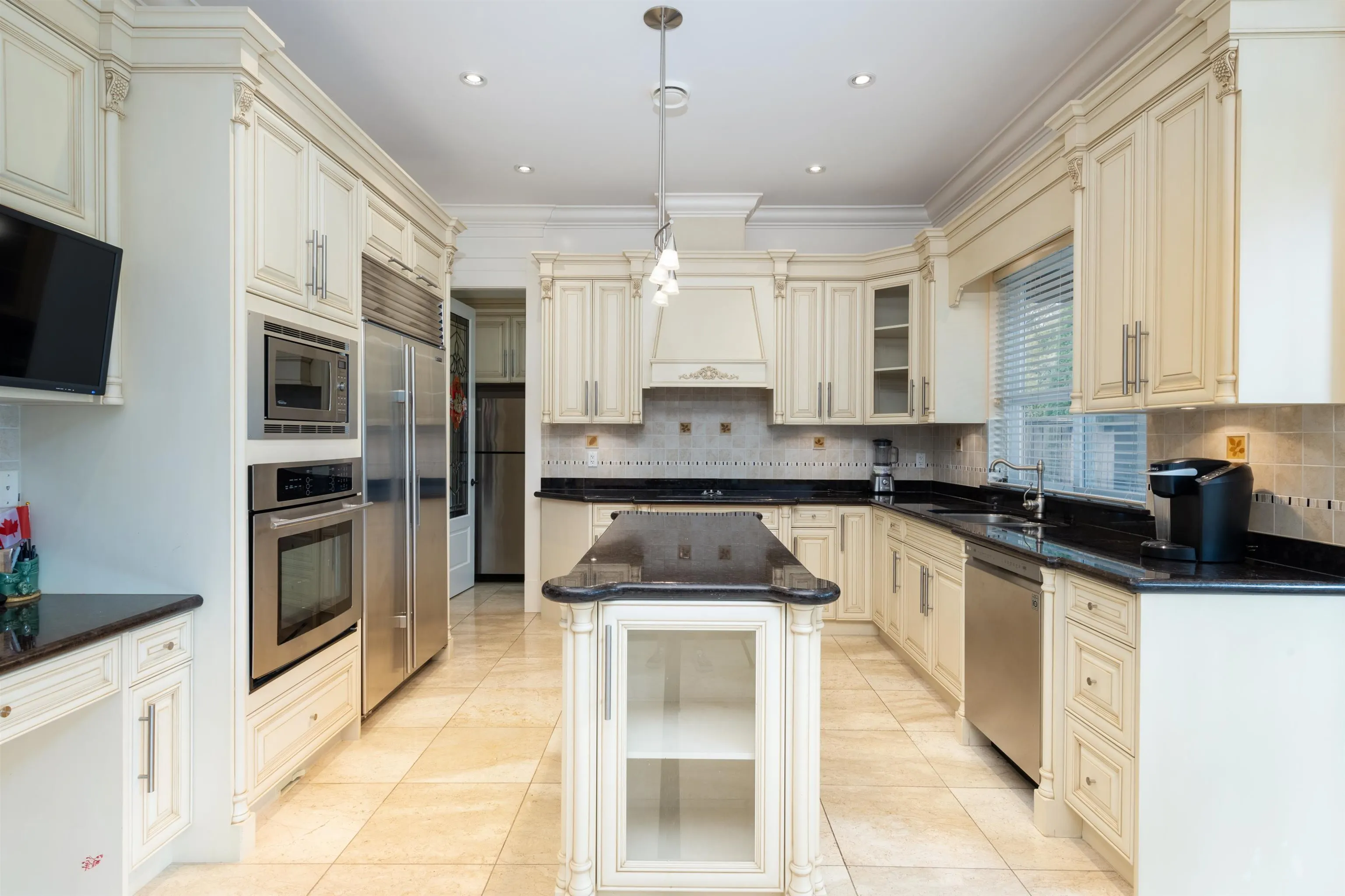 7791 Sunnymede Crescent
