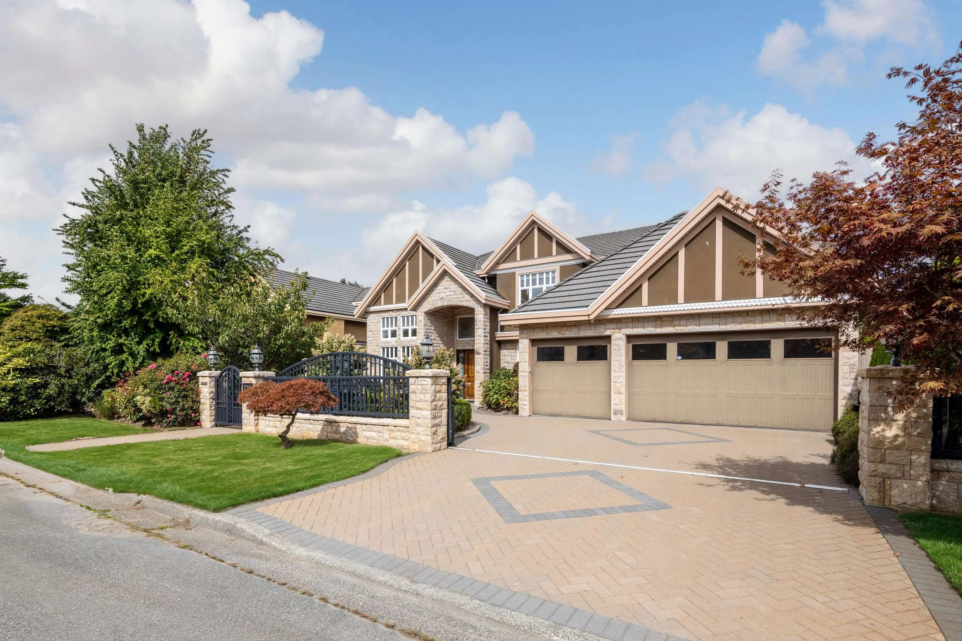 7791 Sunnymede Crescent