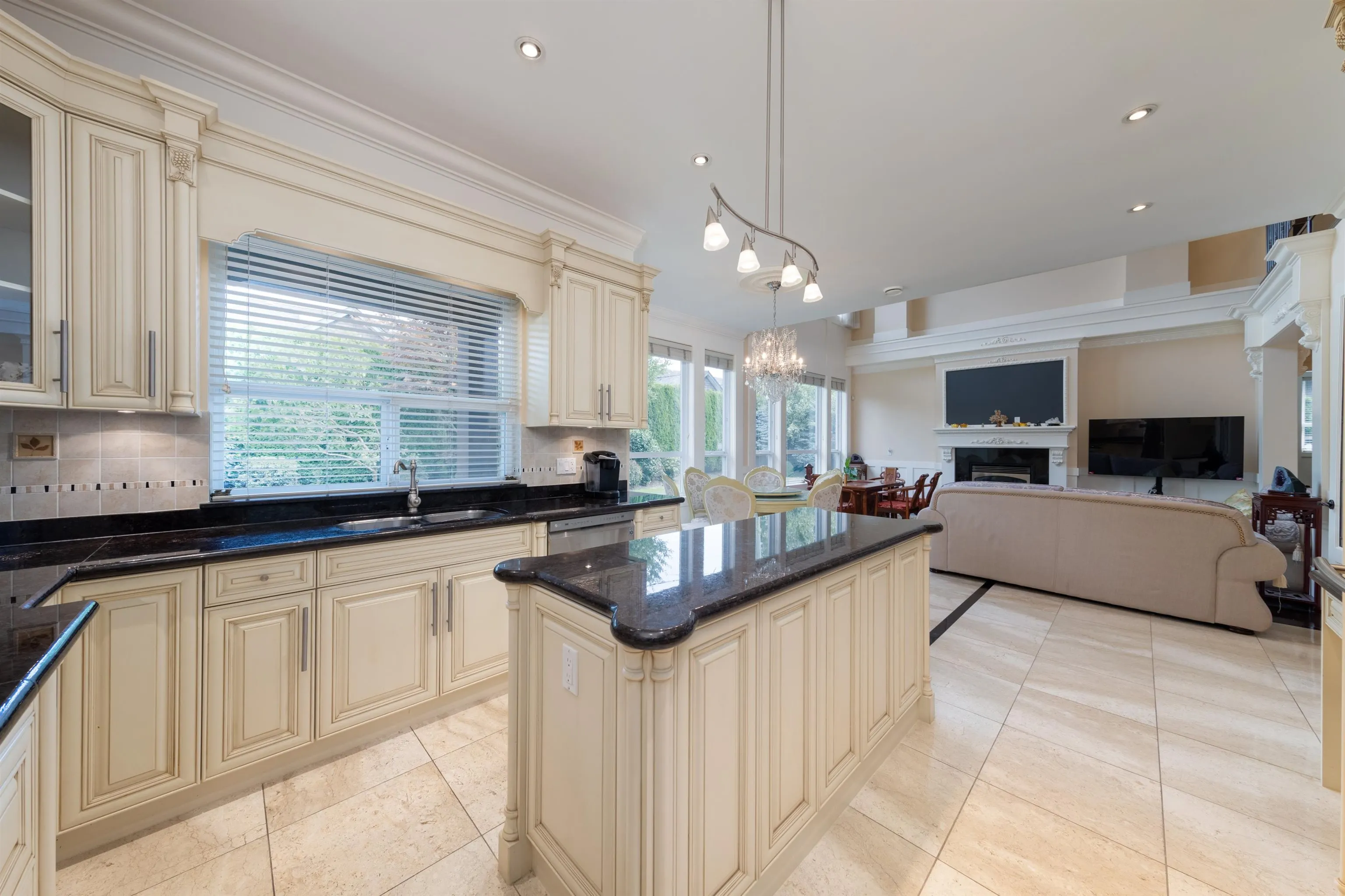 7791 Sunnymede Crescent